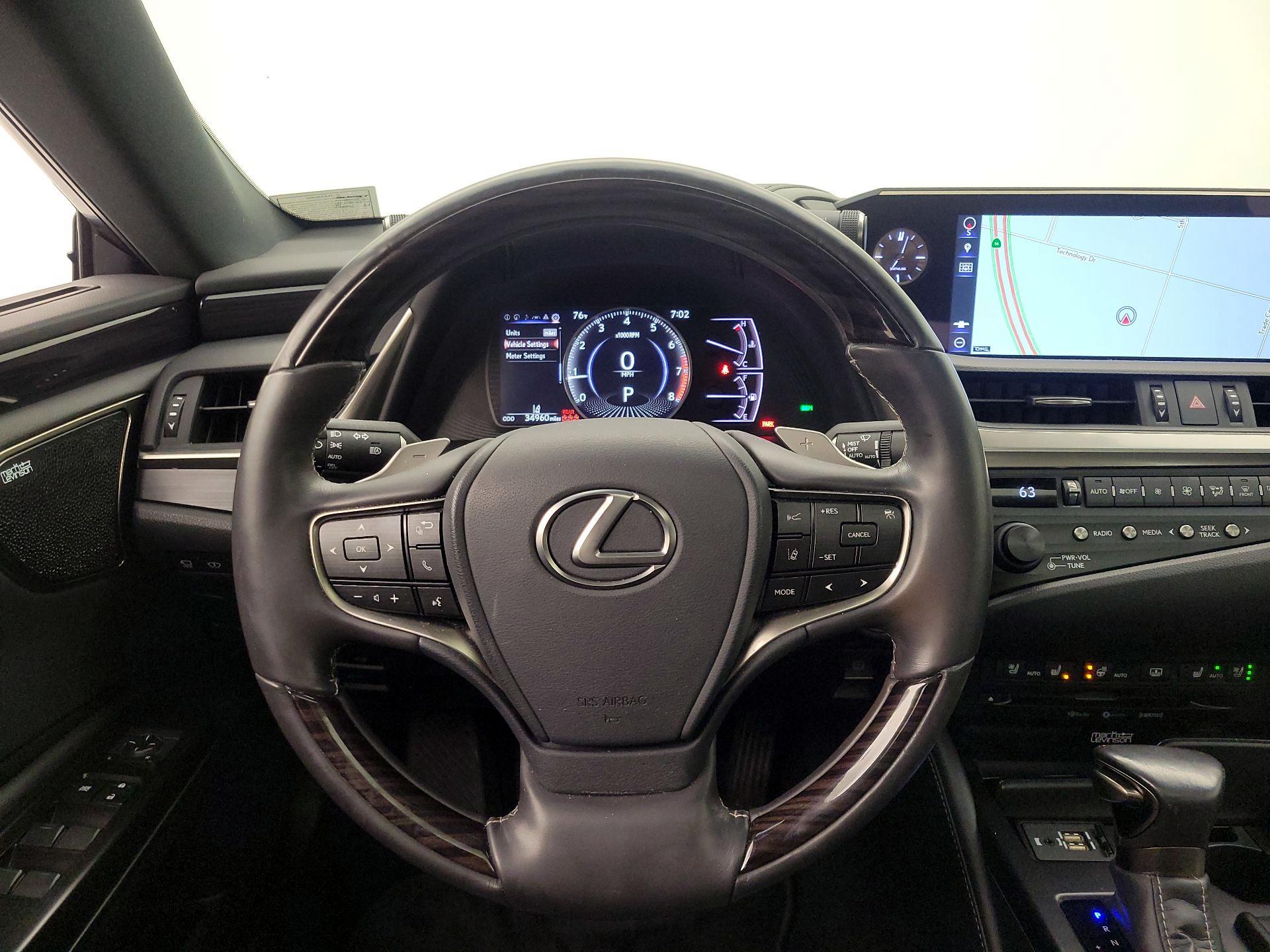 Thumbnail: 2019 Lexus ES - 10