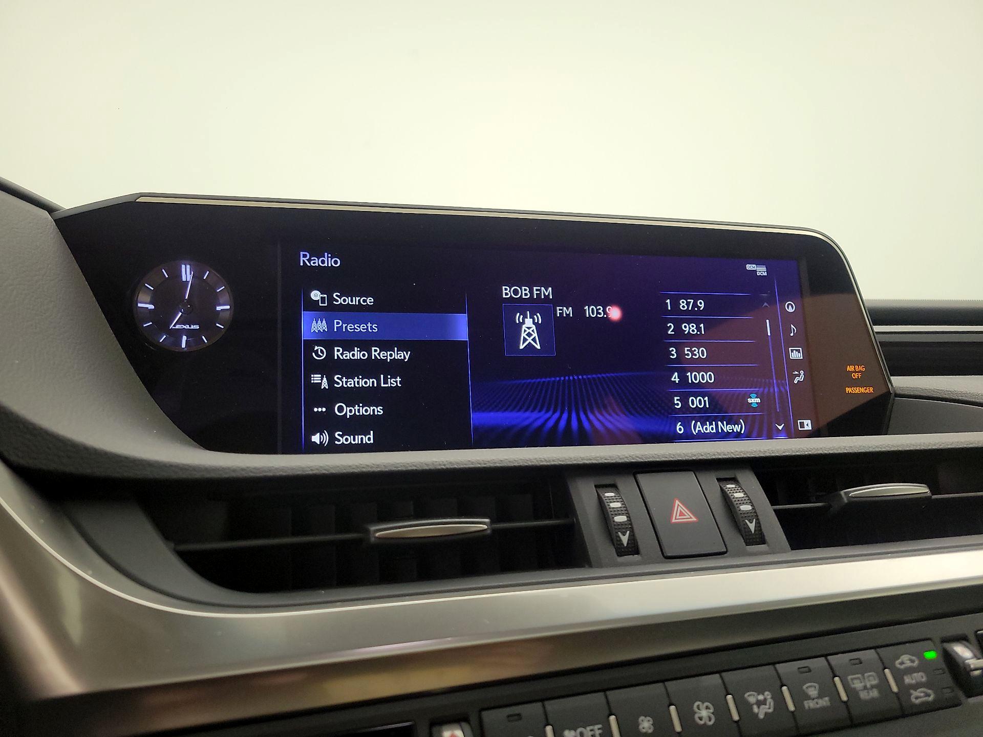 Thumbnail: 2019 Lexus ES - 16