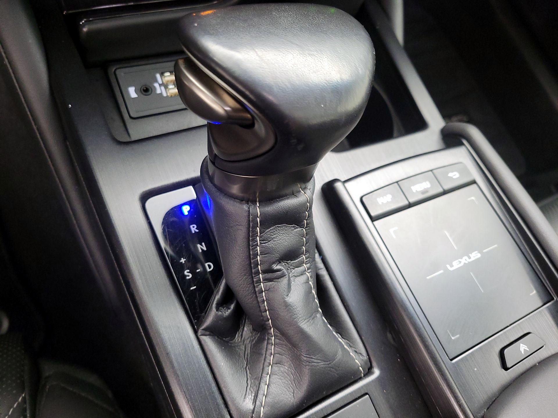 Thumbnail: 2019 Lexus ES - 18