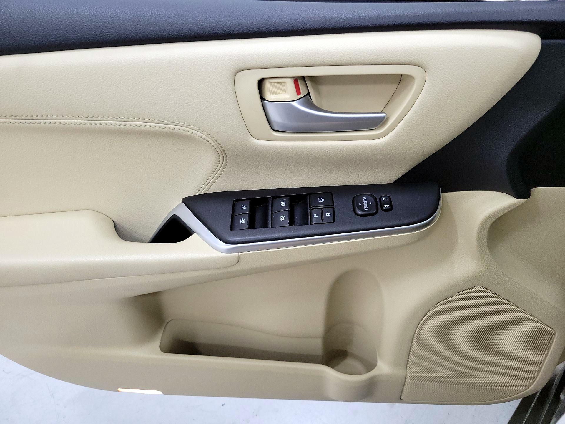 Thumbnail: 2015 Toyota Camry - 12