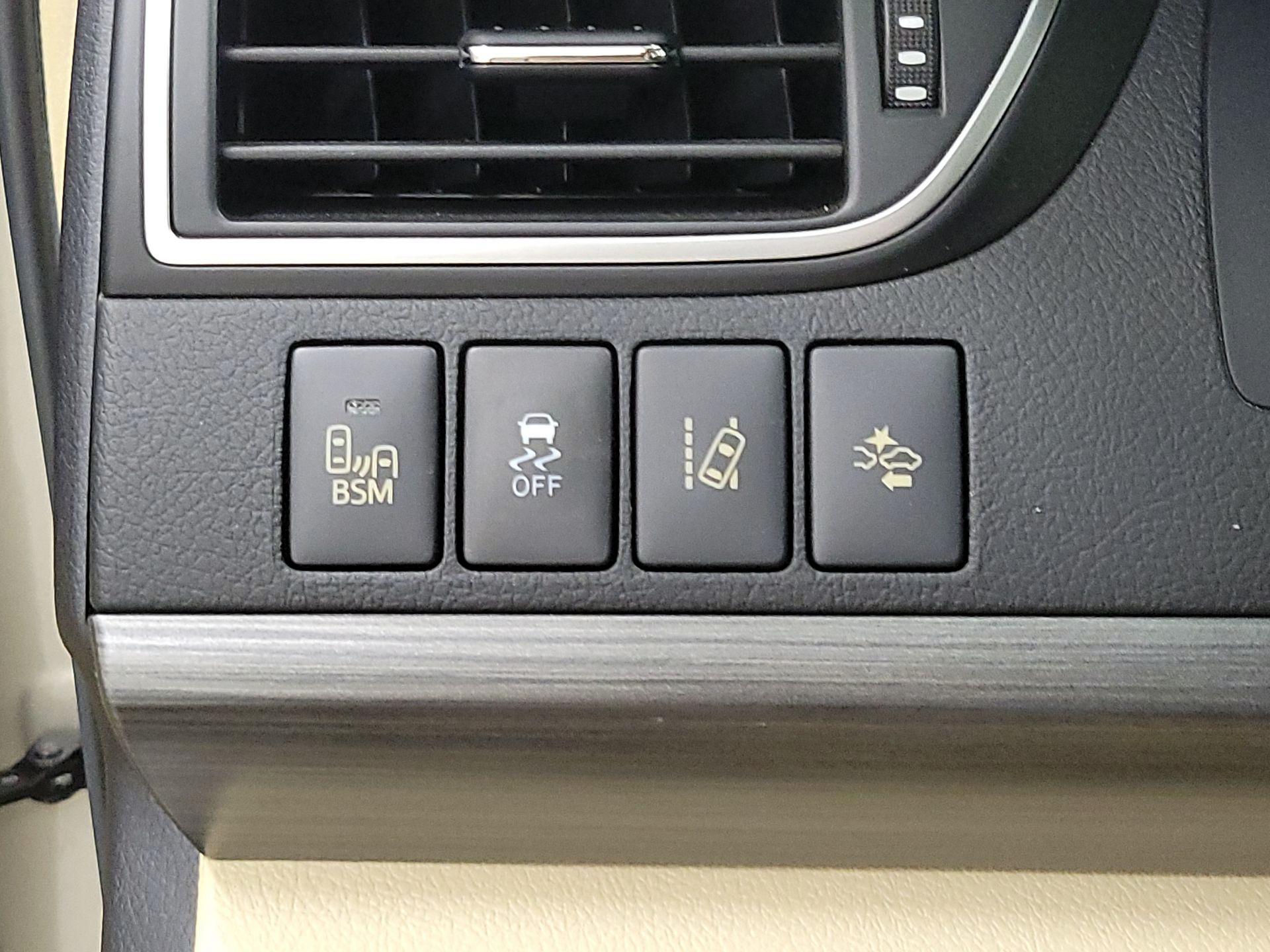 Thumbnail: 2015 Toyota Camry - 13