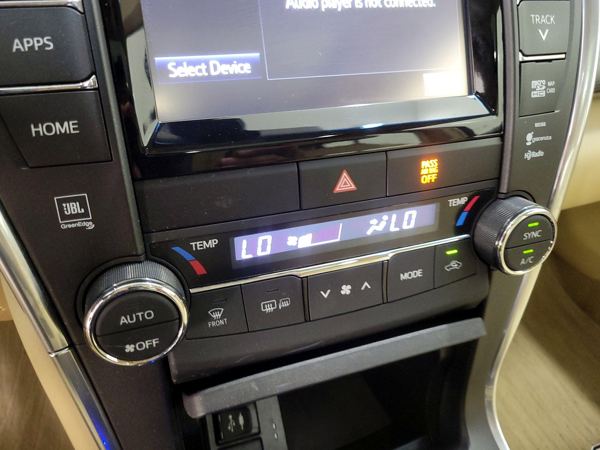 Thumbnail: 2015 Toyota Camry - 16
