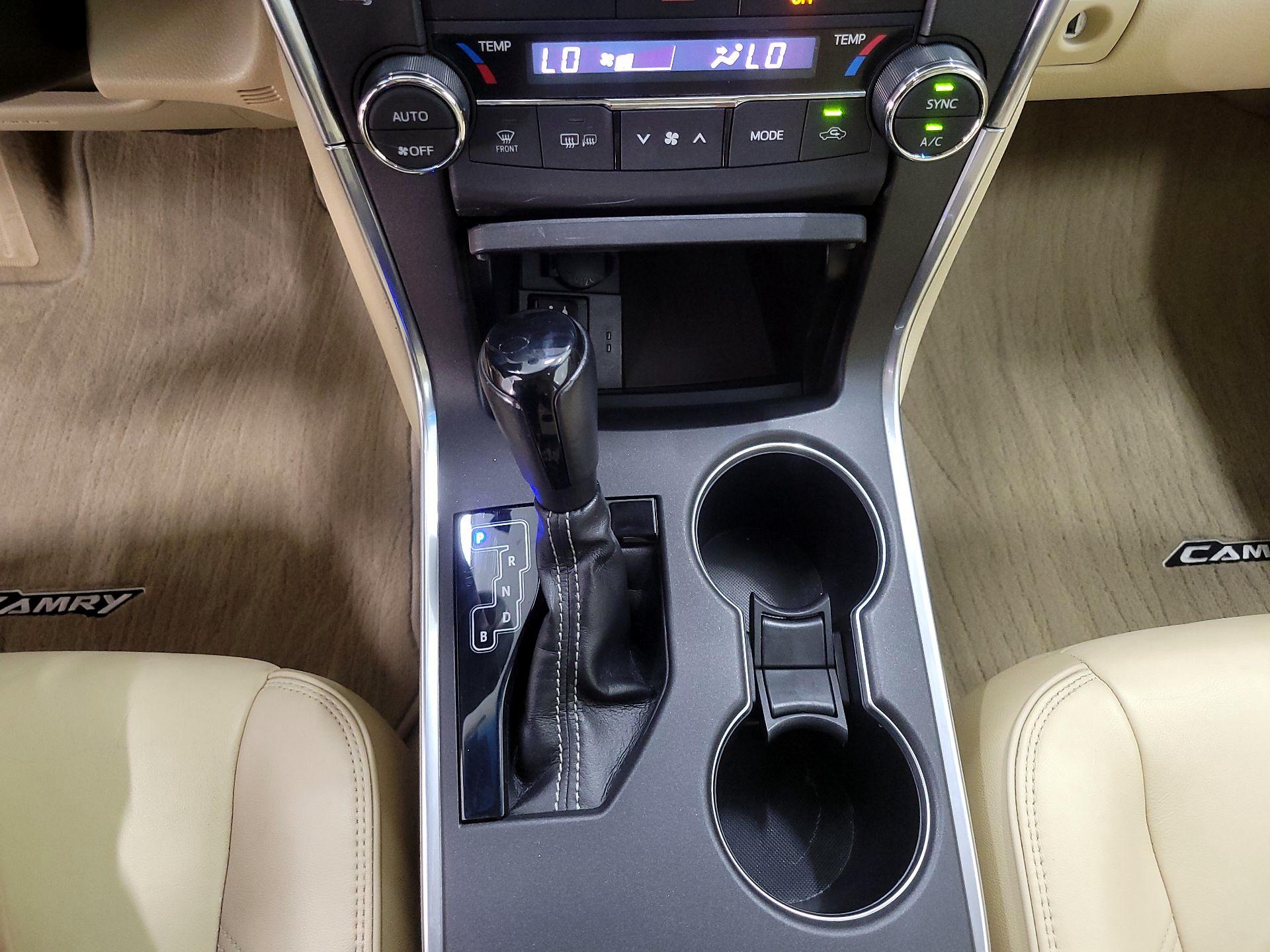 Thumbnail: 2015 Toyota Camry - 17
