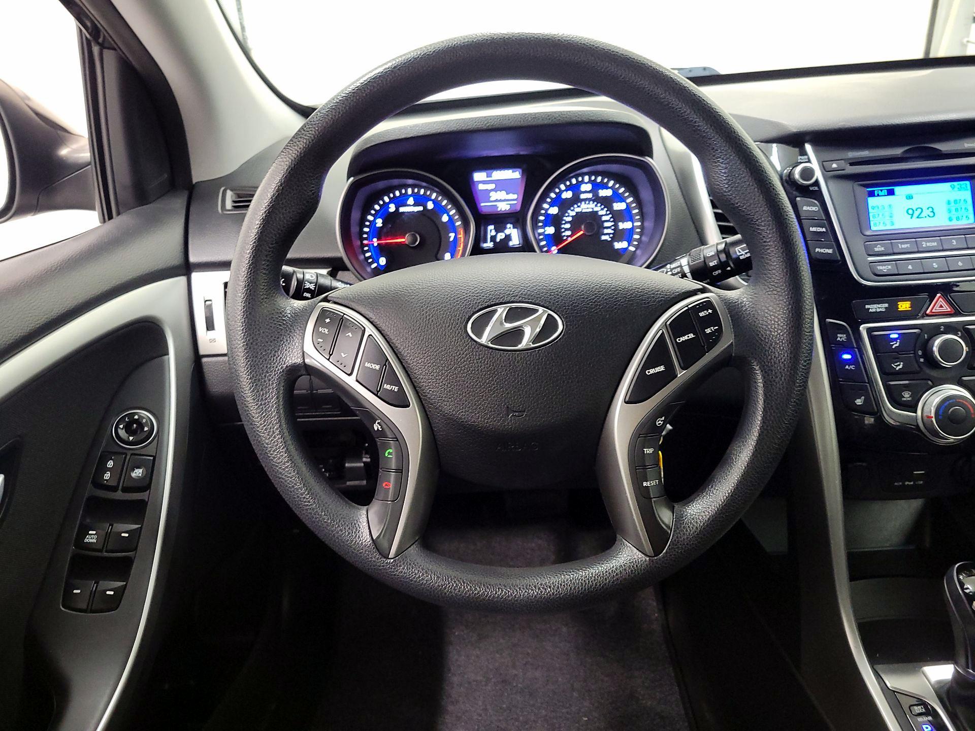 Thumbnail: 2016 Hyundai Elantra - 10