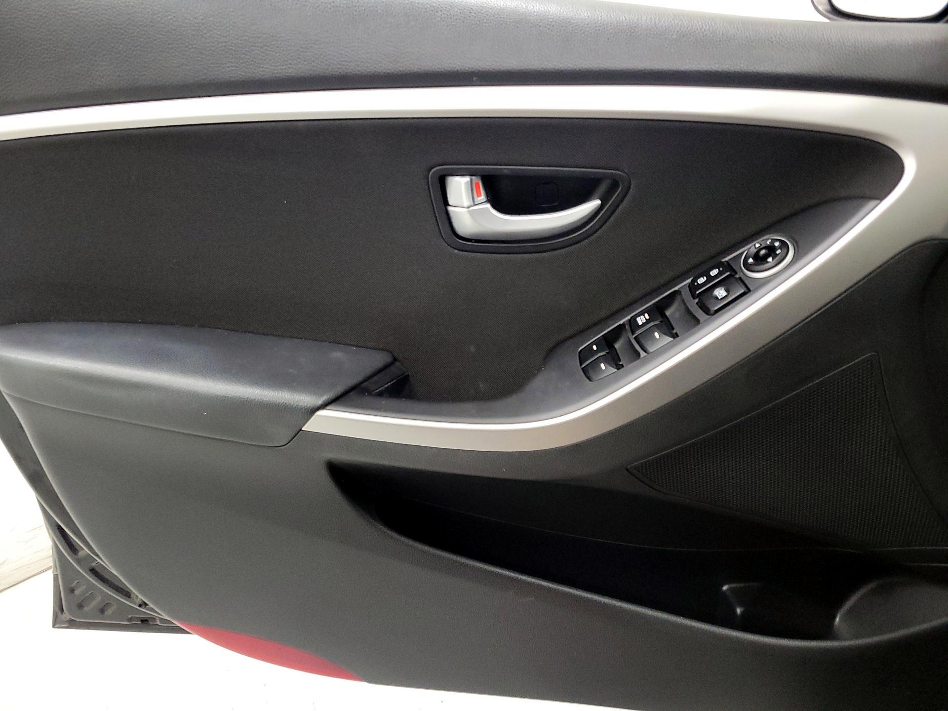 Thumbnail: 2016 Hyundai Elantra - 12