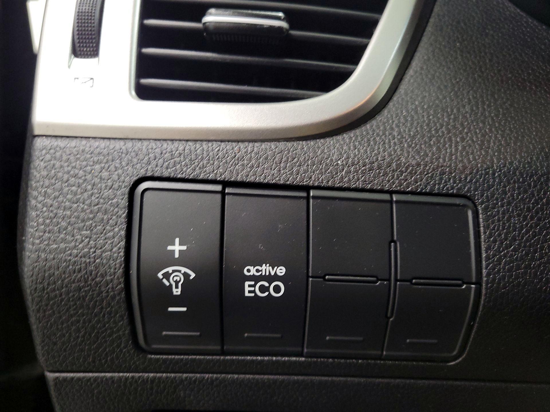Thumbnail: 2016 Hyundai Elantra - 13