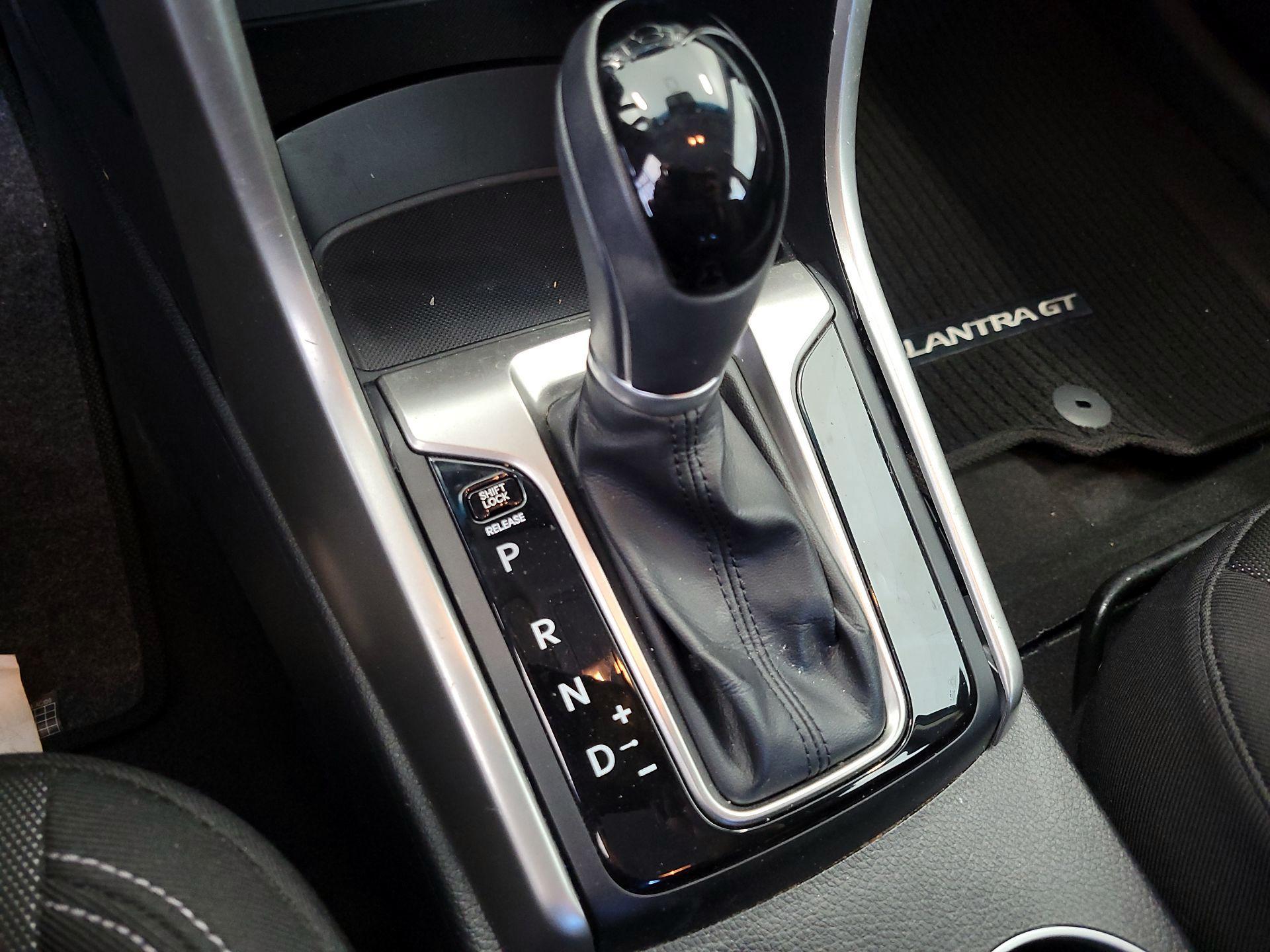 Thumbnail: 2016 Hyundai Elantra - 16