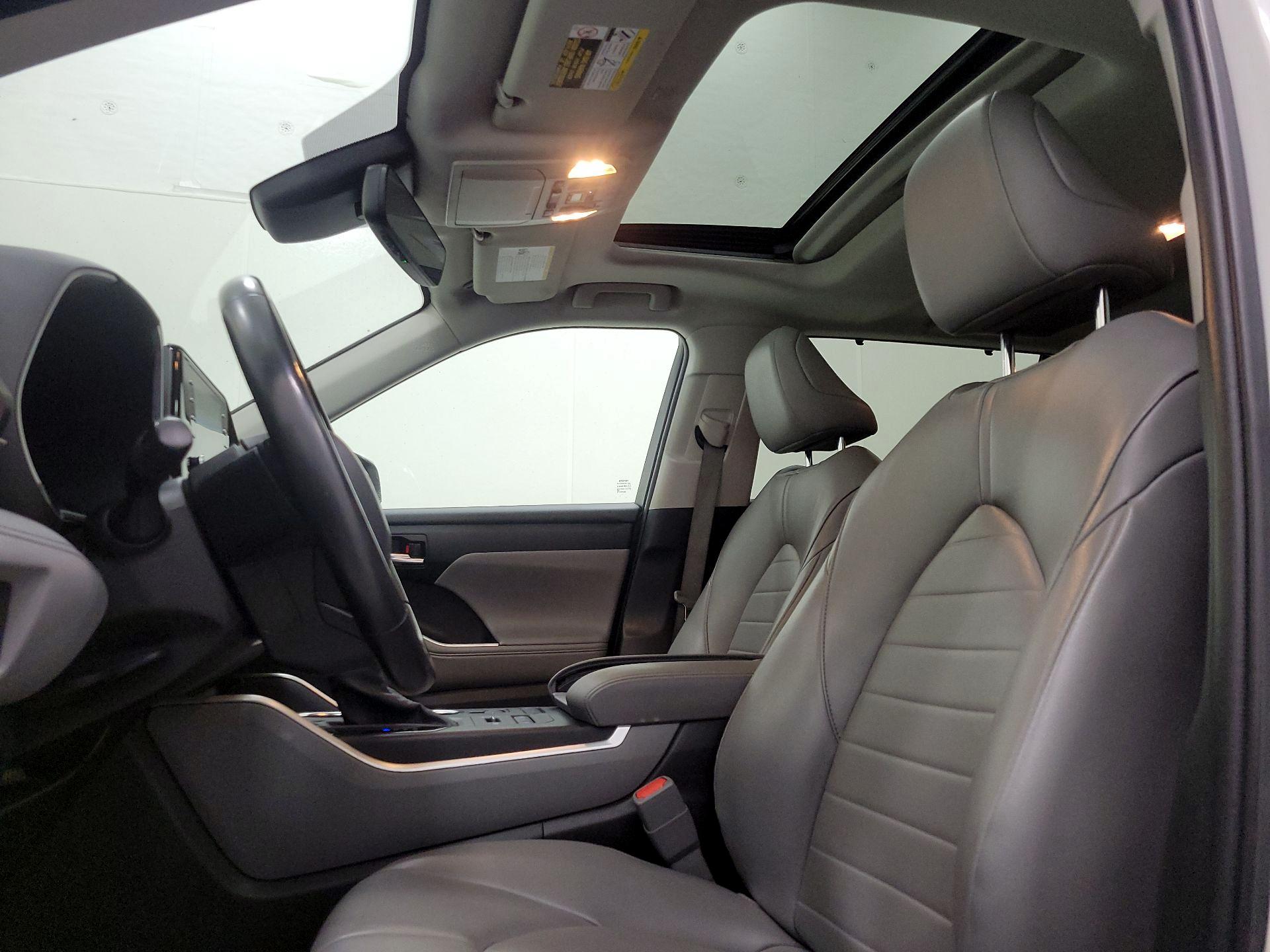 Thumbnail: 2022 Toyota Highlander - 20