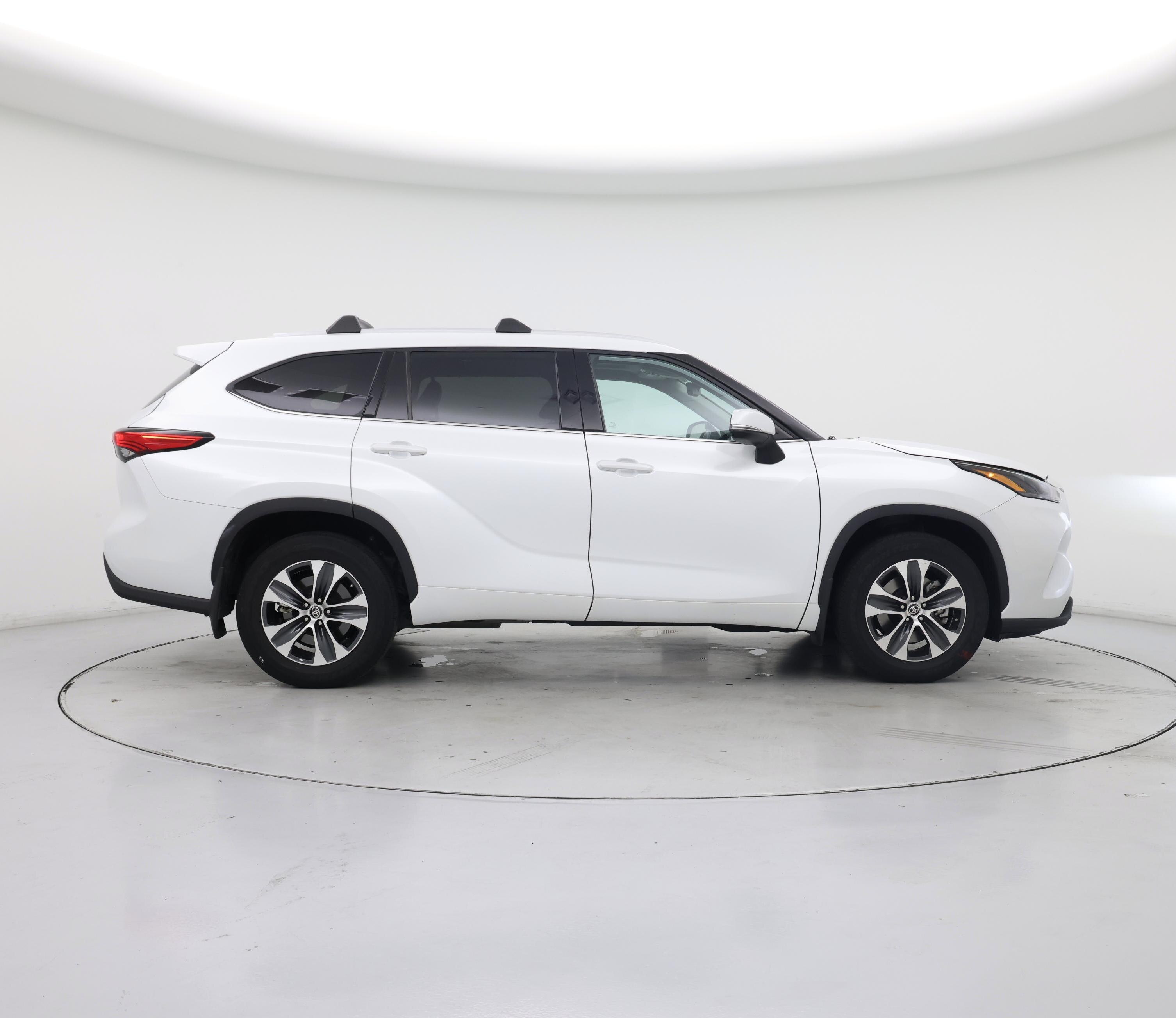 Thumbnail: 2022 Toyota Highlander - 7