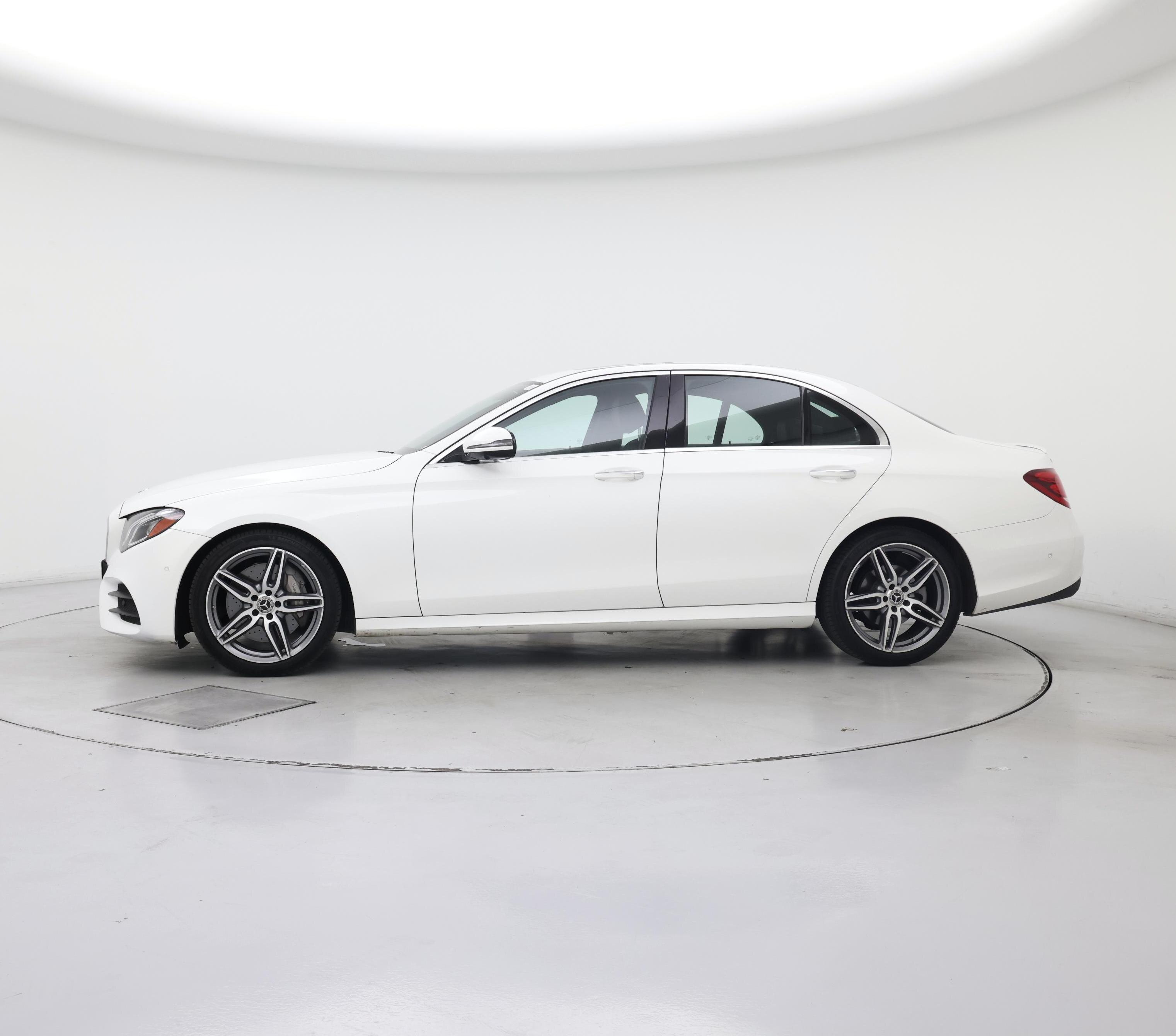 Thumbnail: 2019 Mercedes-Benz E-Class - 3