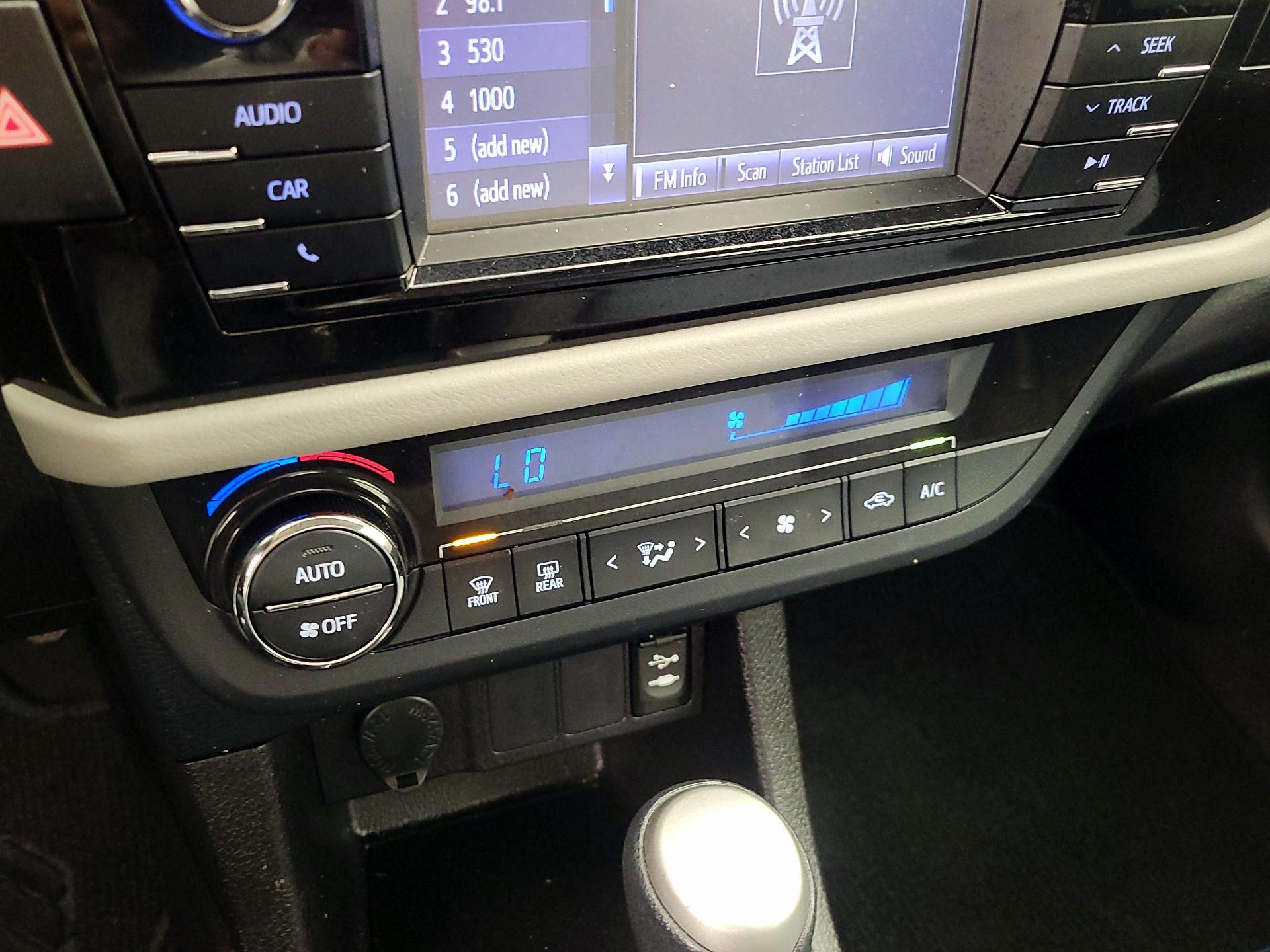 Thumbnail: 2016 Toyota Corolla - 16