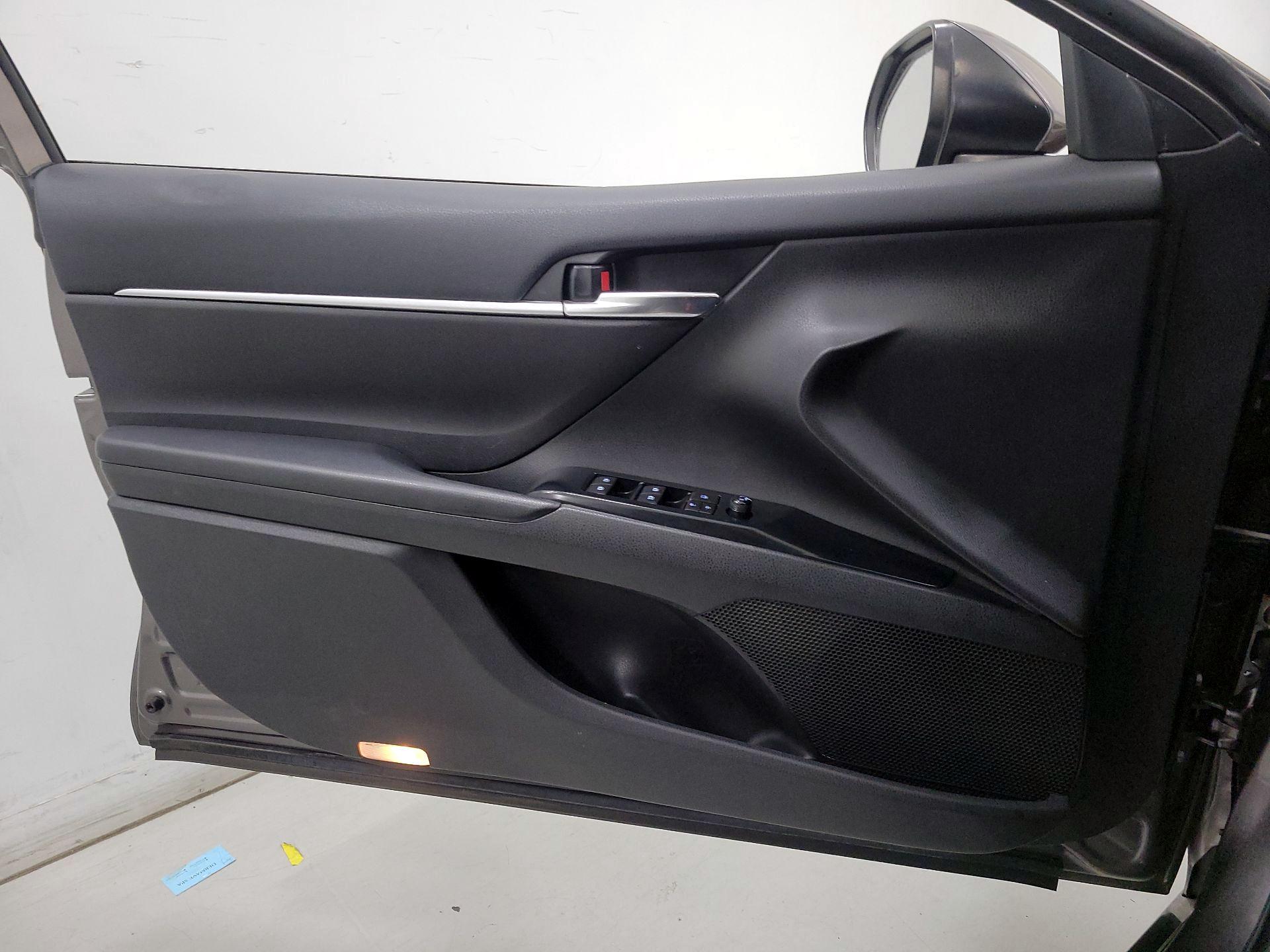 Thumbnail: 2019 Toyota Camry - 12