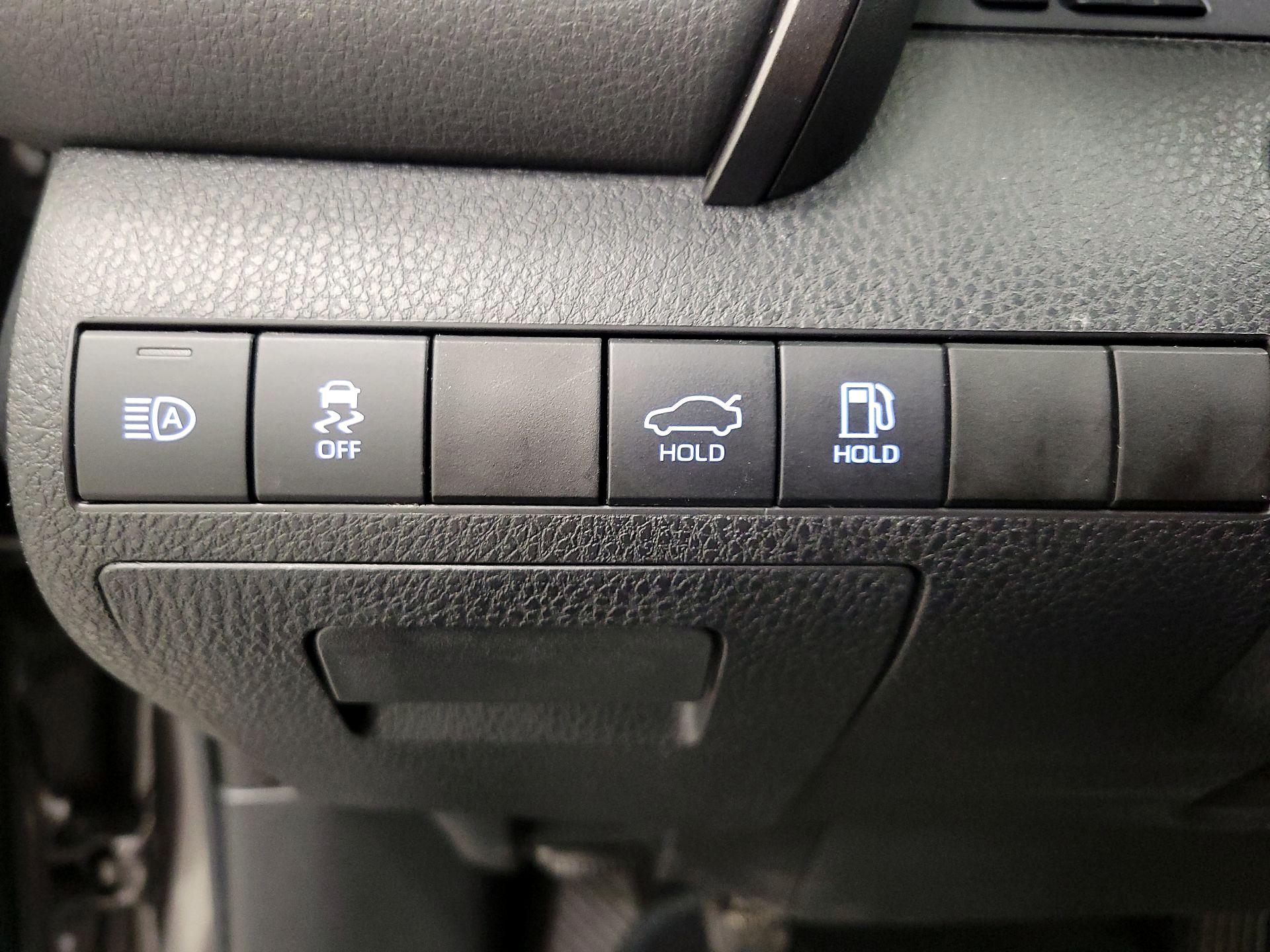 Thumbnail: 2019 Toyota Camry - 13