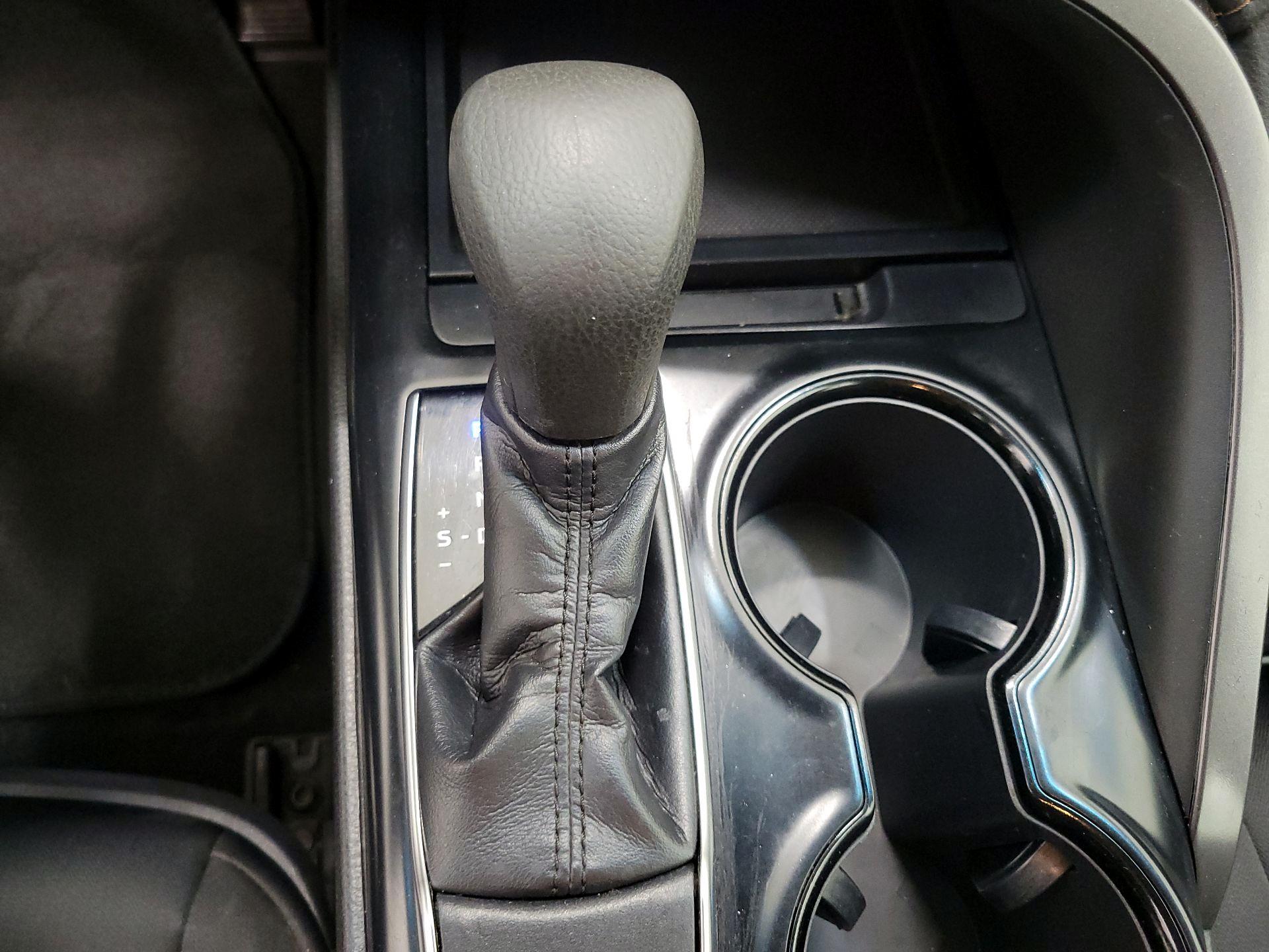 Thumbnail: 2019 Toyota Camry - 17