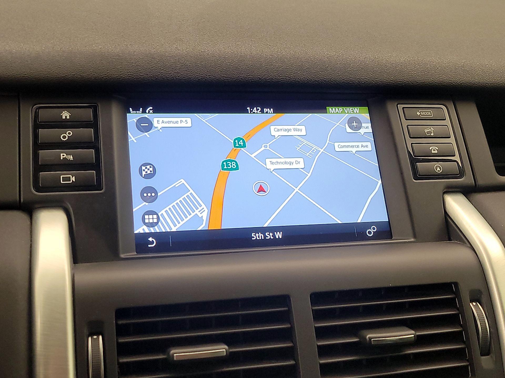 Thumbnail: 2018 Land Rover Discovery Sport - 14