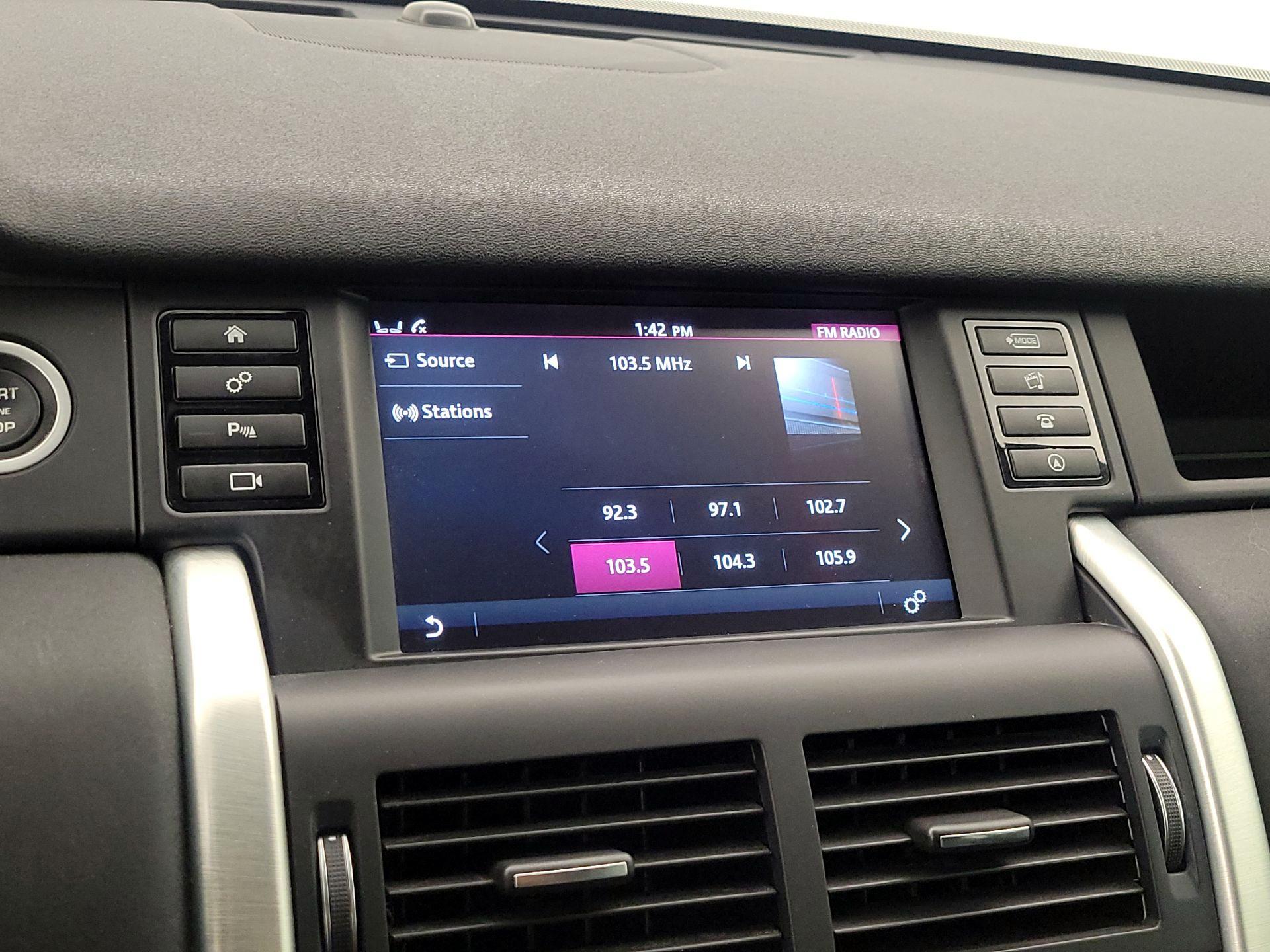Thumbnail: 2018 Land Rover Discovery Sport - 16