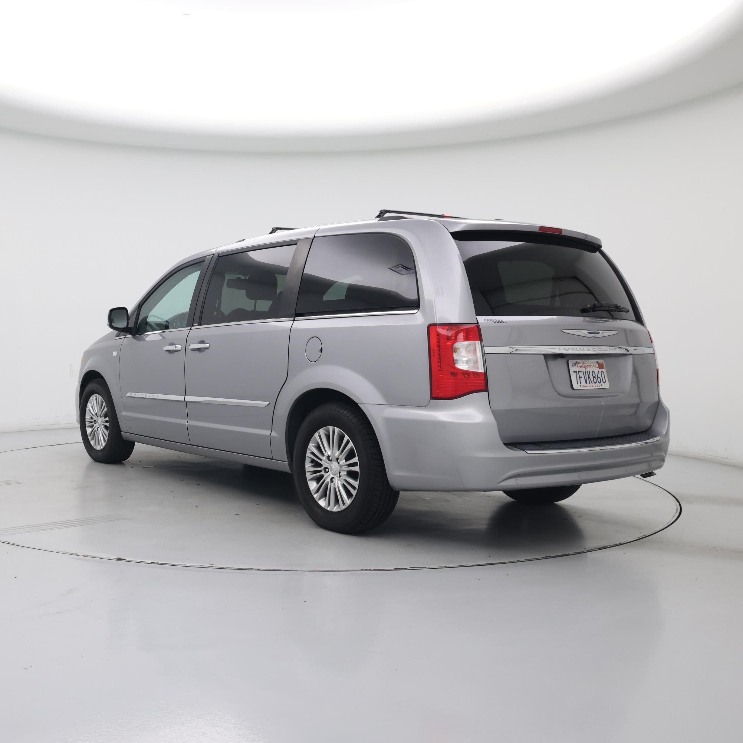 Thumbnail: 2014 Chrysler Town & Country - 2