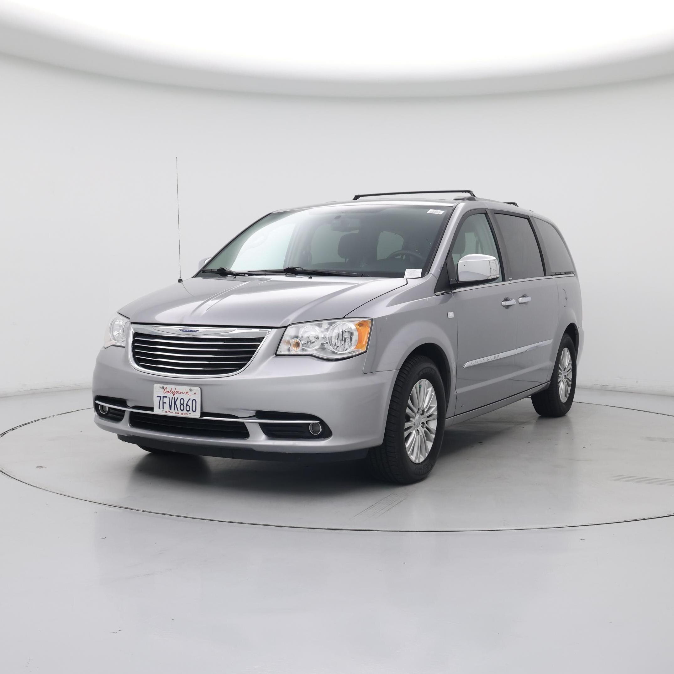Thumbnail: 2014 Chrysler Town & Country - 4