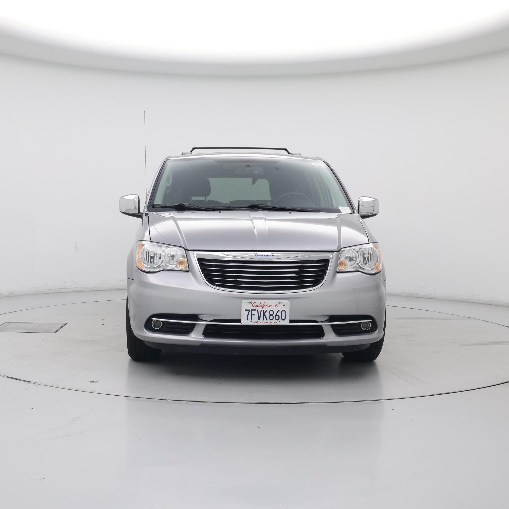 Thumbnail: 2014 Chrysler Town & Country - 5