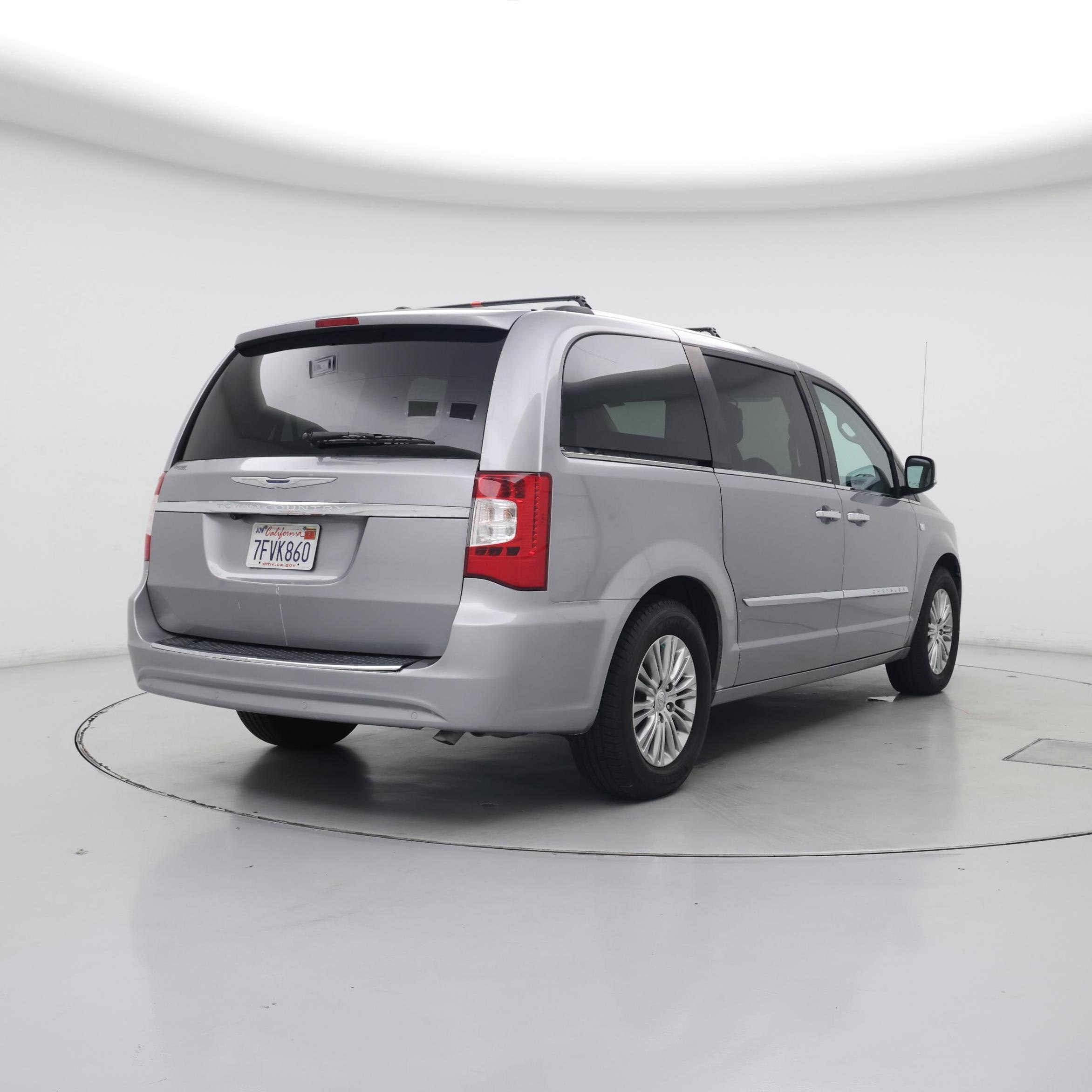 Thumbnail: 2014 Chrysler Town & Country - 8