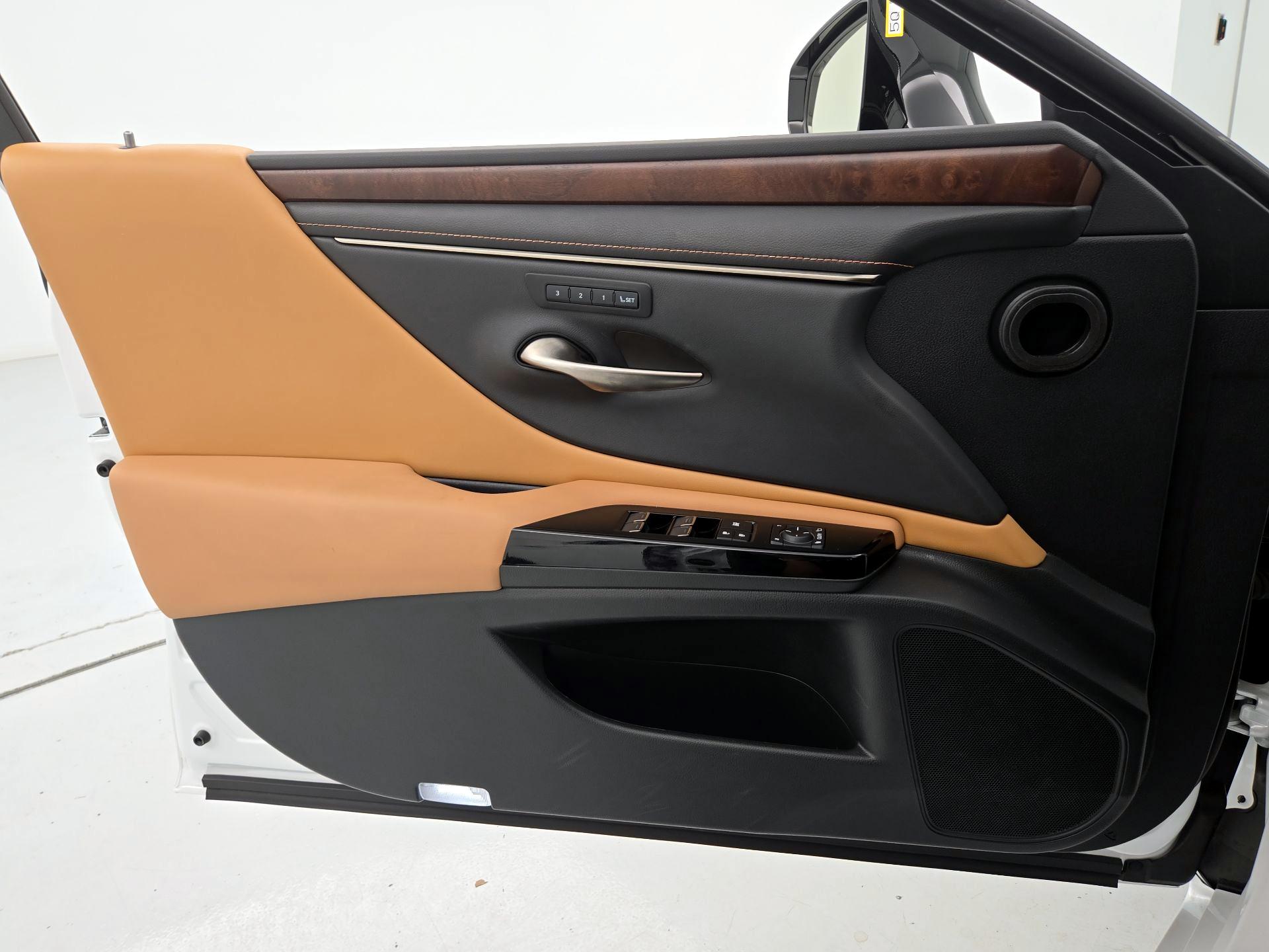 Thumbnail: 2022 Lexus ES - 12