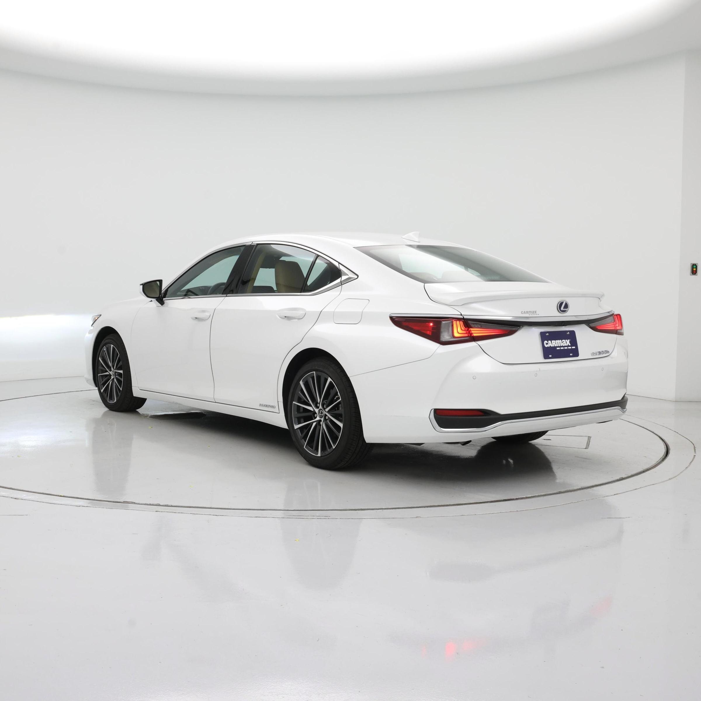 Thumbnail: 2022 Lexus ES - 2