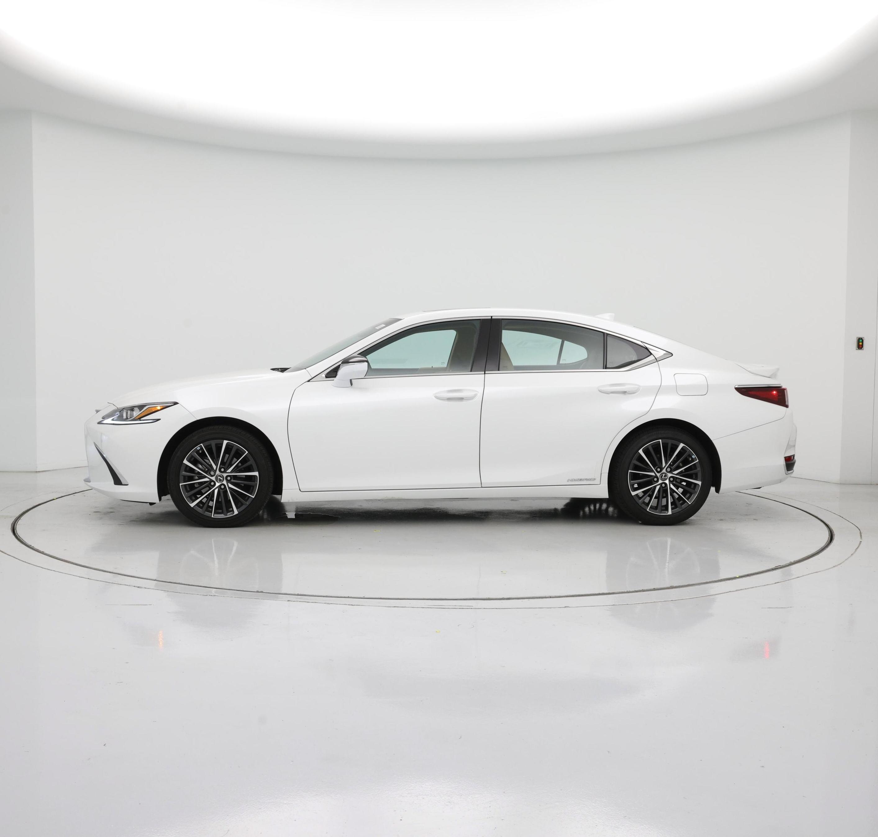 Thumbnail: 2022 Lexus ES - 3