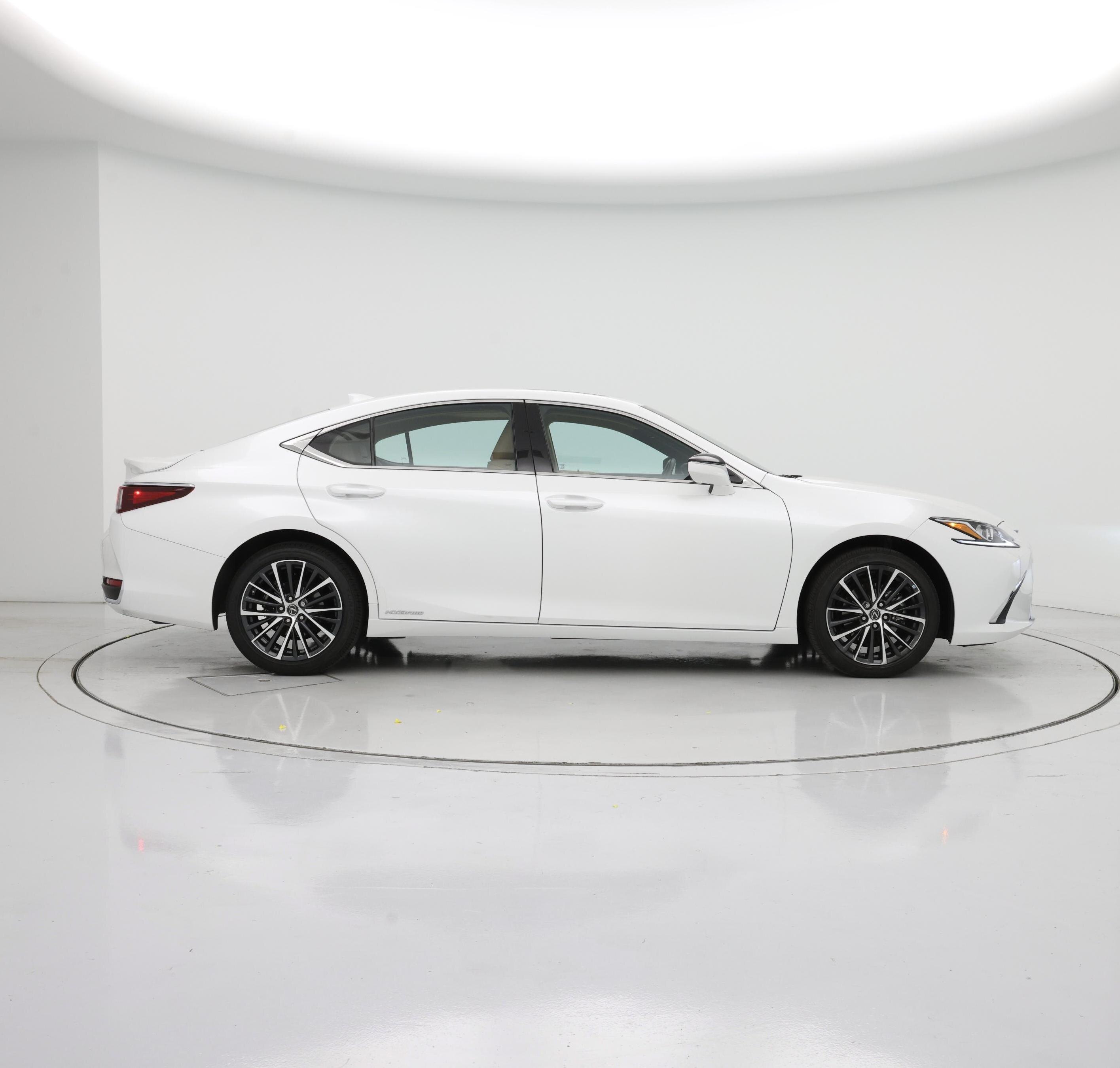 Thumbnail: 2022 Lexus ES - 7
