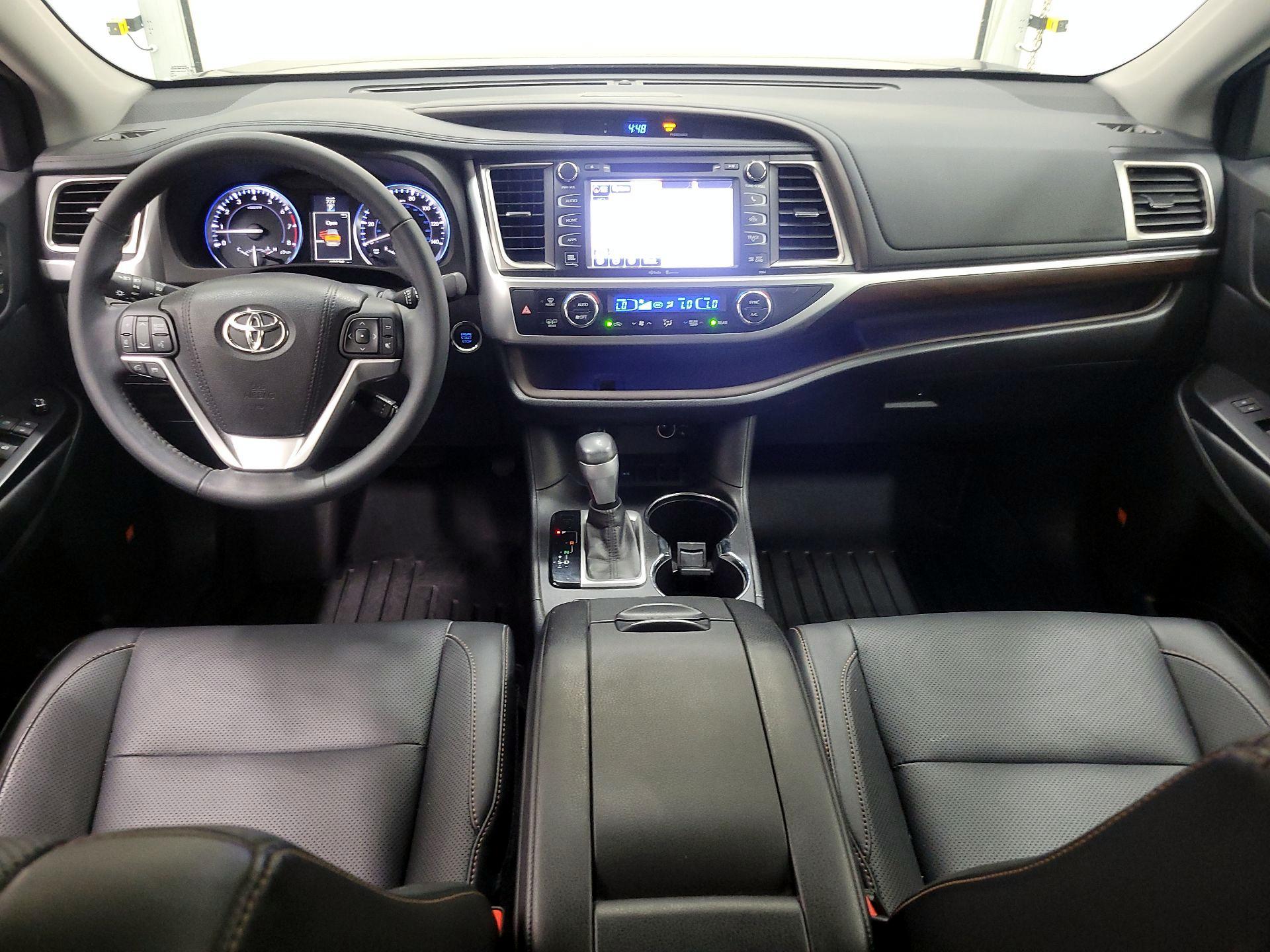 Thumbnail: 2015 Toyota Highlander - 9