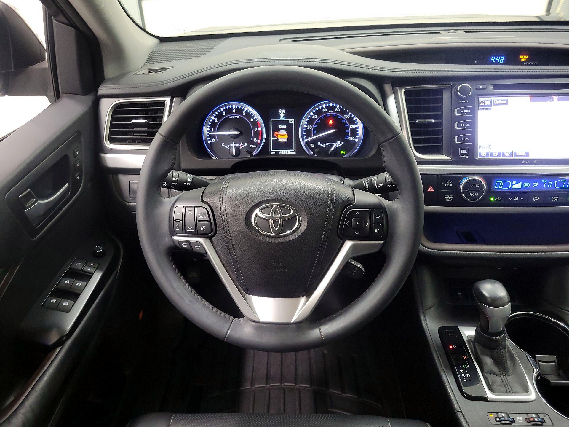 Thumbnail: 2015 Toyota Highlander - 10