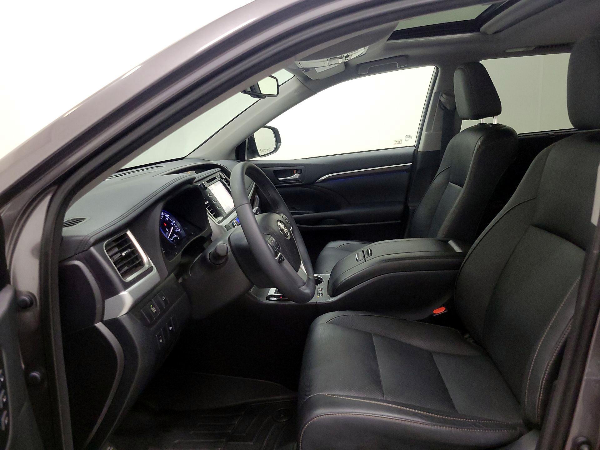 Thumbnail: 2015 Toyota Highlander - 11