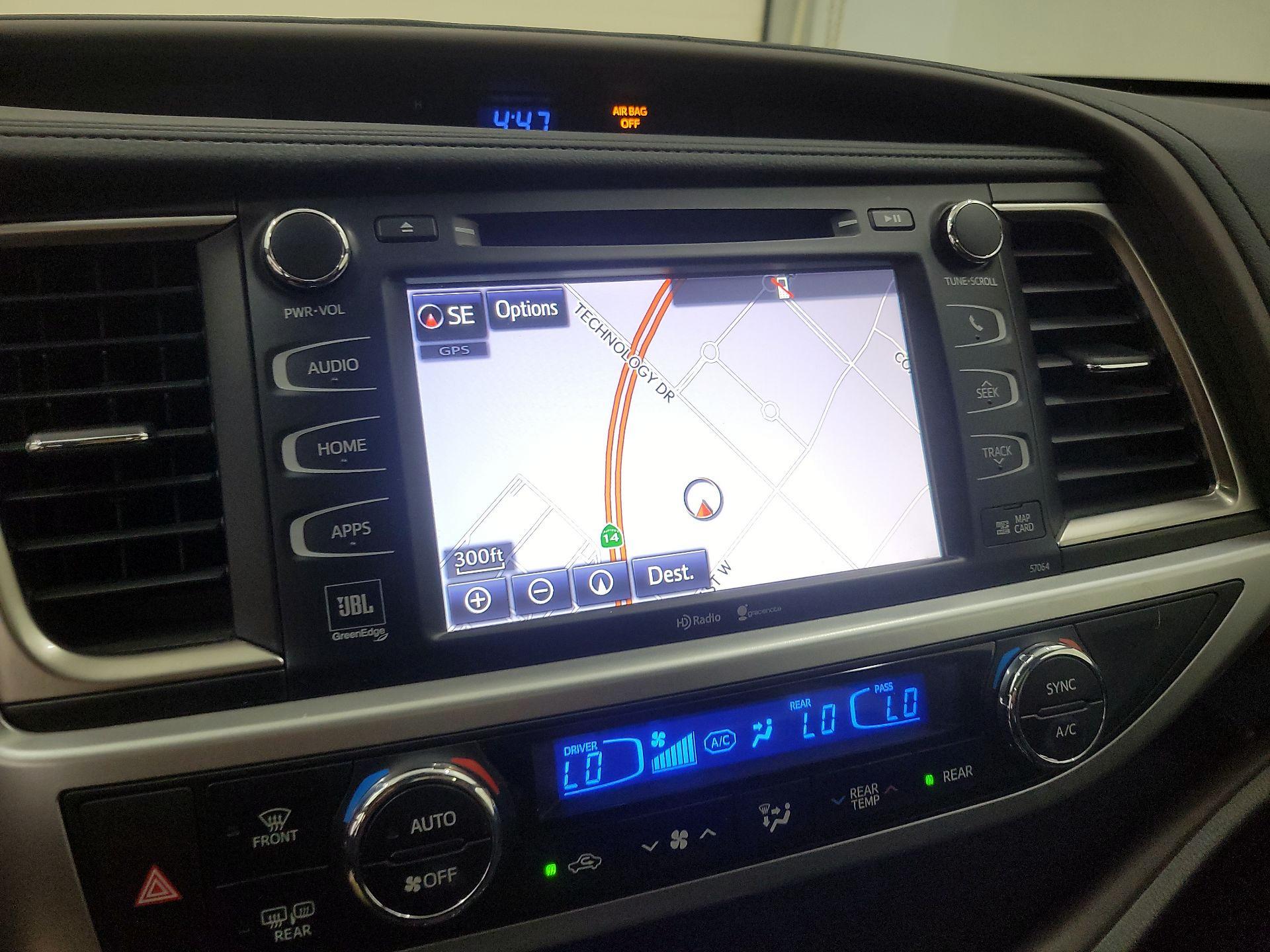 Thumbnail: 2015 Toyota Highlander - 14