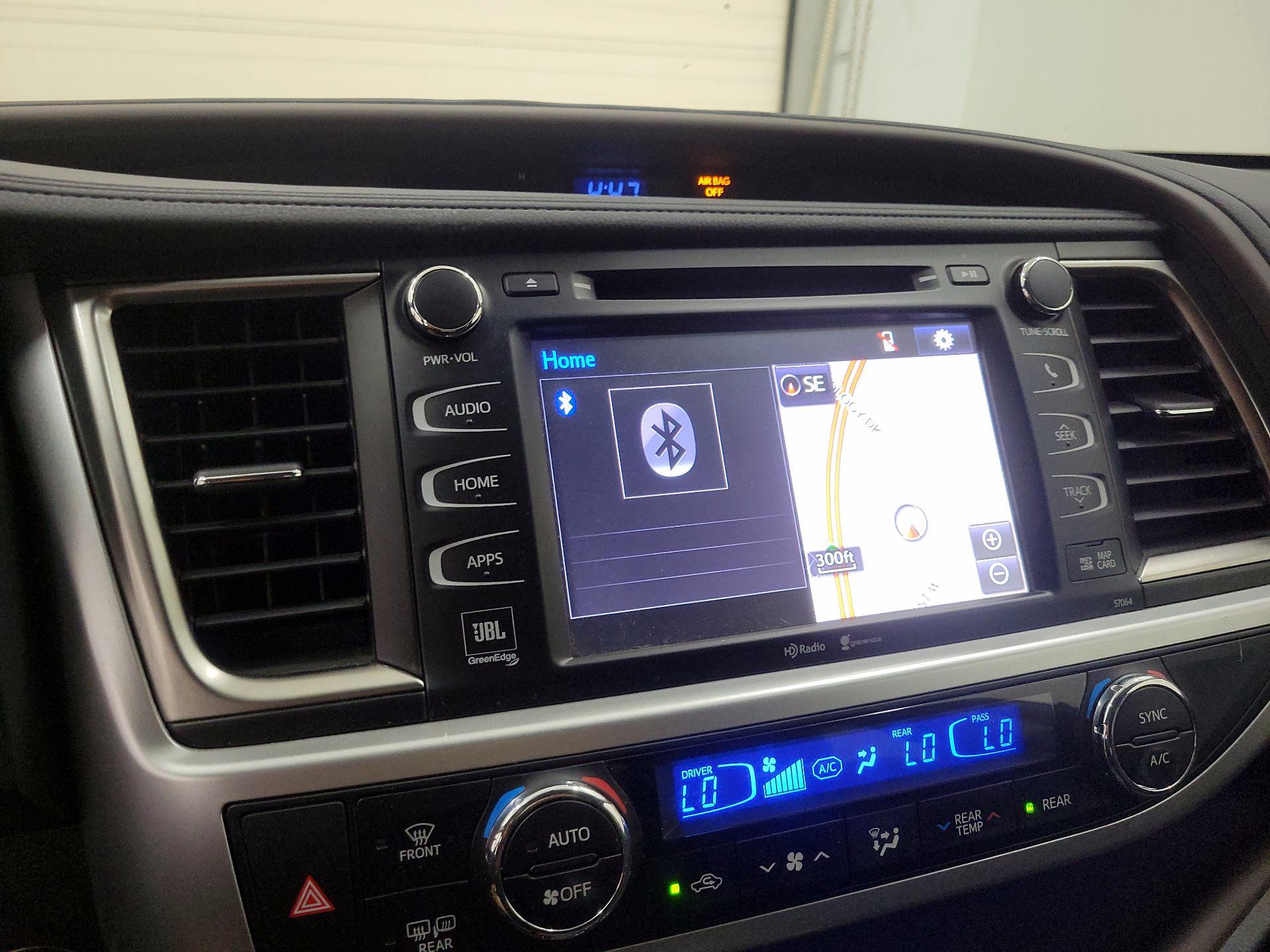 Thumbnail: 2015 Toyota Highlander - 16