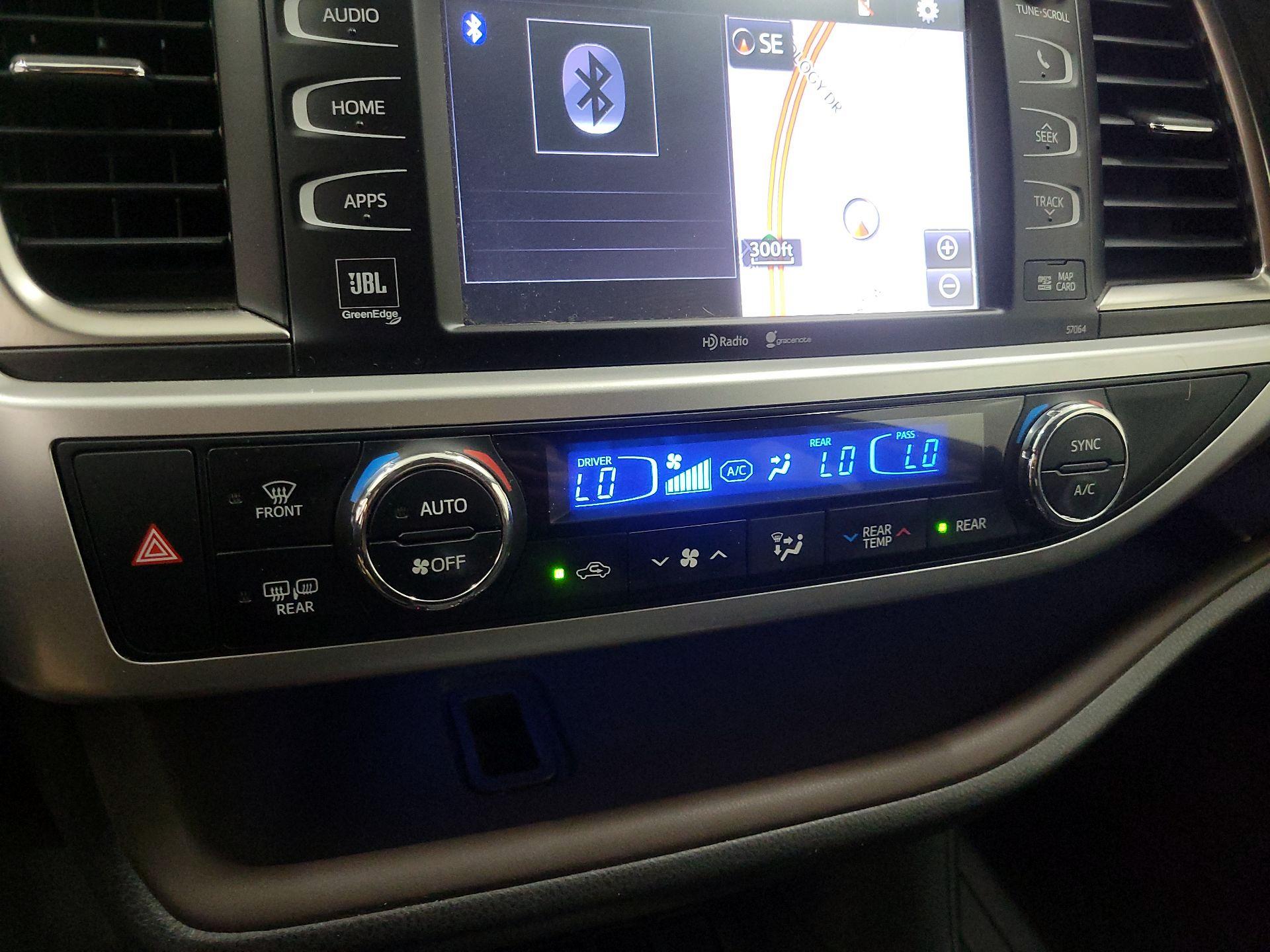 Thumbnail: 2015 Toyota Highlander - 17