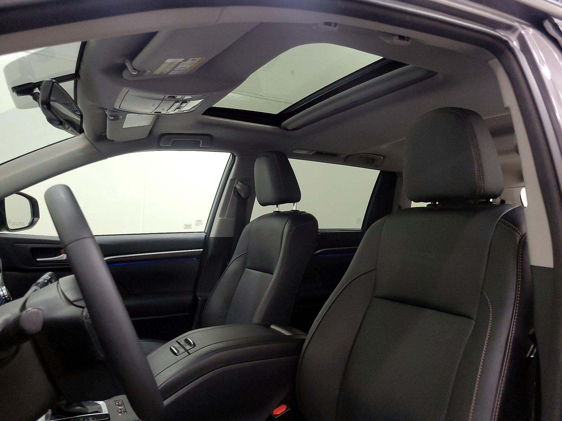 Thumbnail: 2015 Toyota Highlander - 19