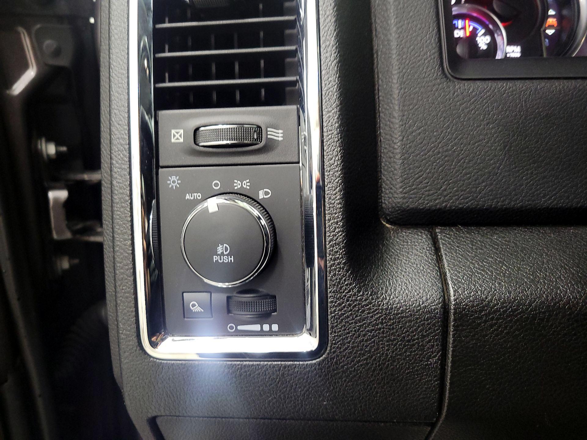 Thumbnail: 2019 RAM 1500 Classic - 13