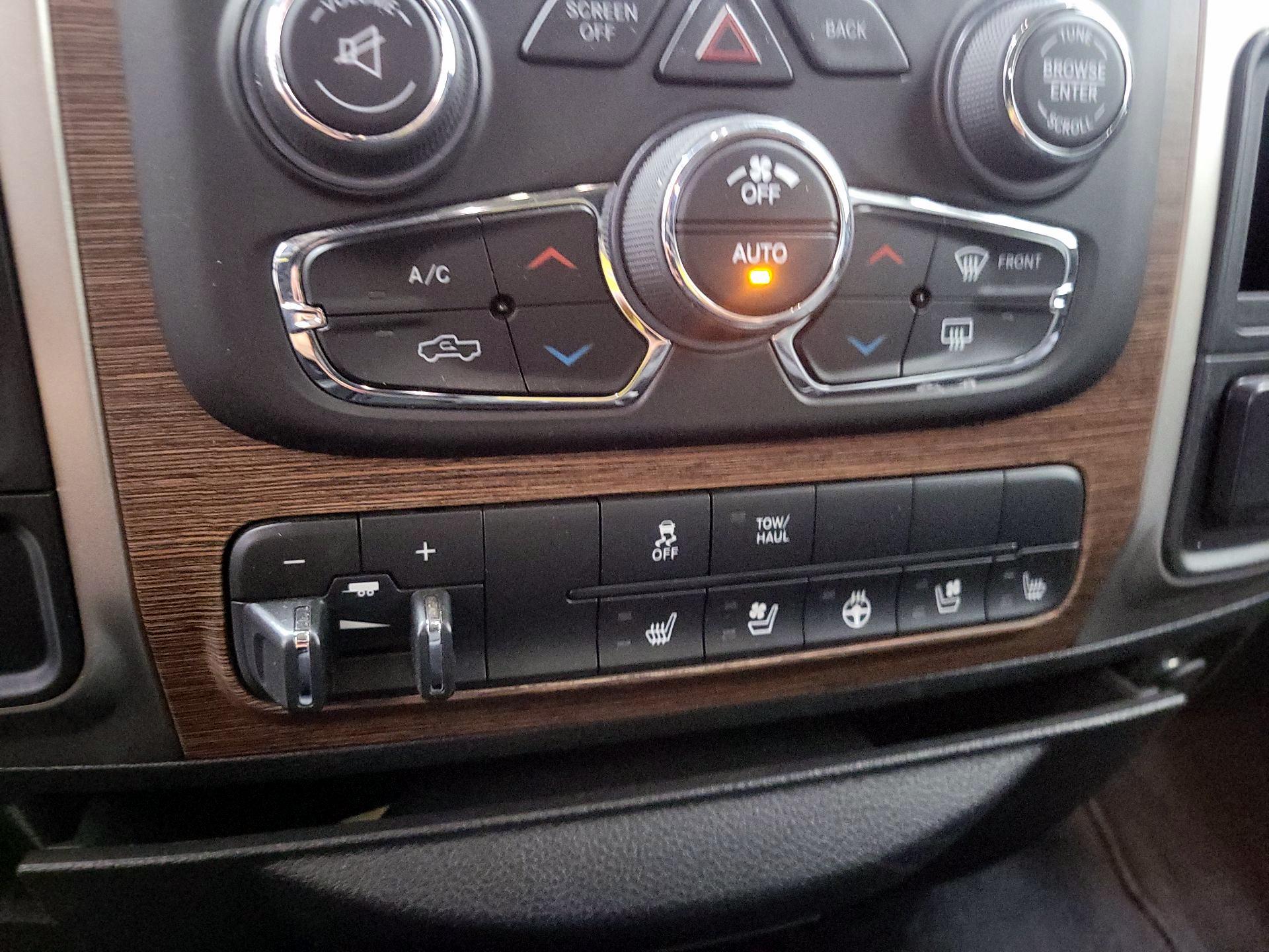 Thumbnail: 2019 RAM 1500 Classic - 16