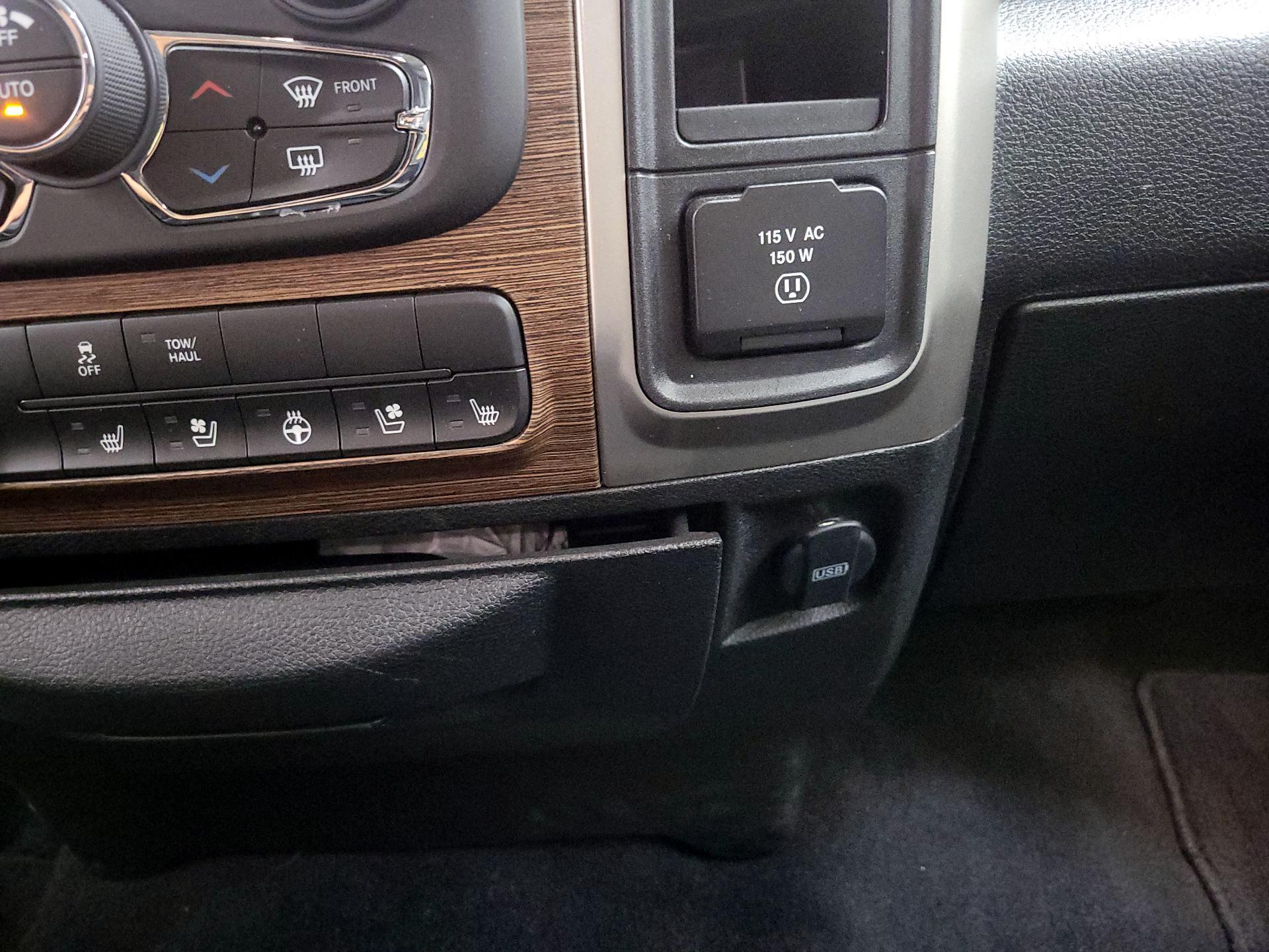 Thumbnail: 2019 RAM 1500 Classic - 18