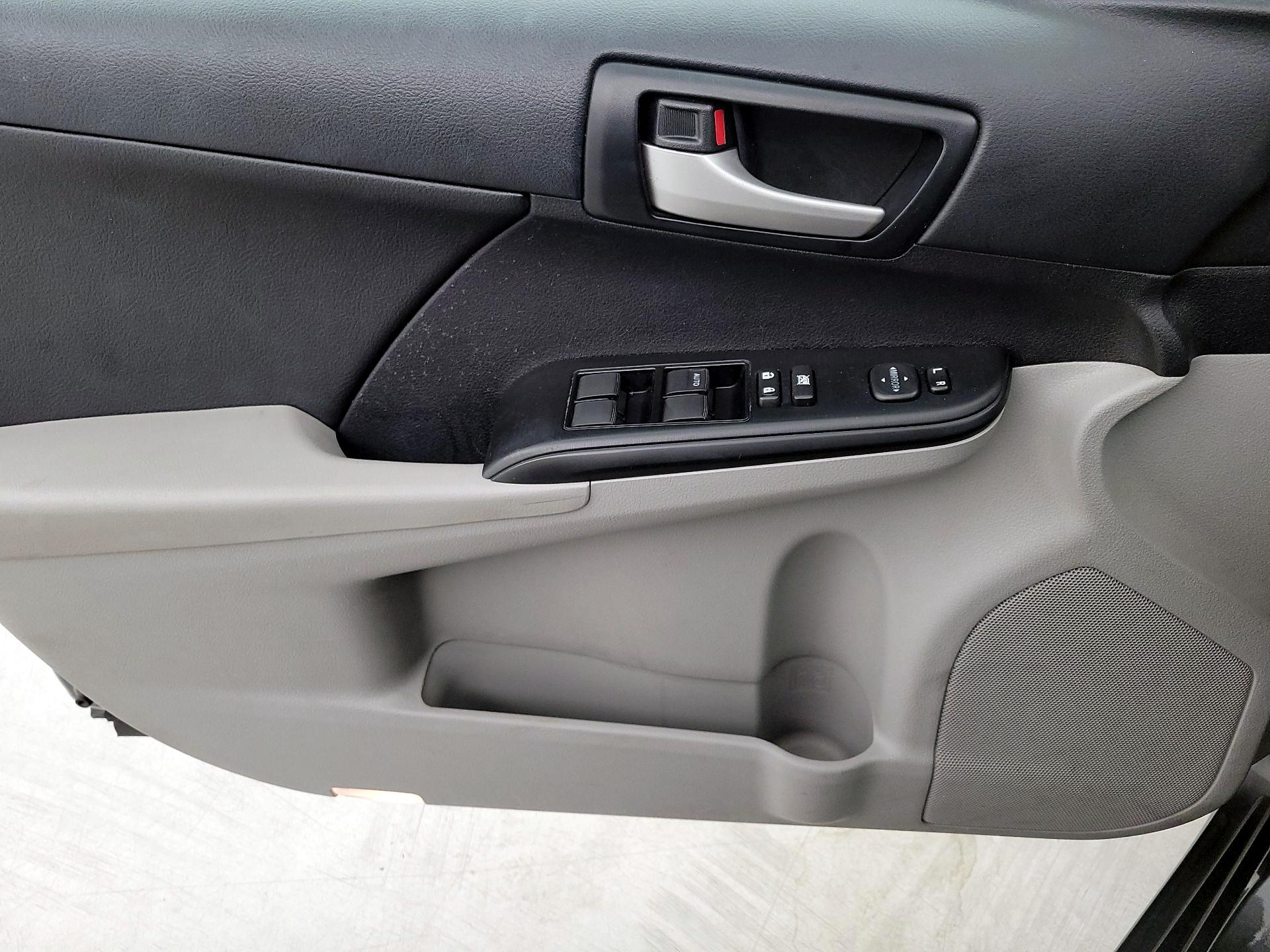 Thumbnail: 2014 Toyota Camry - 12