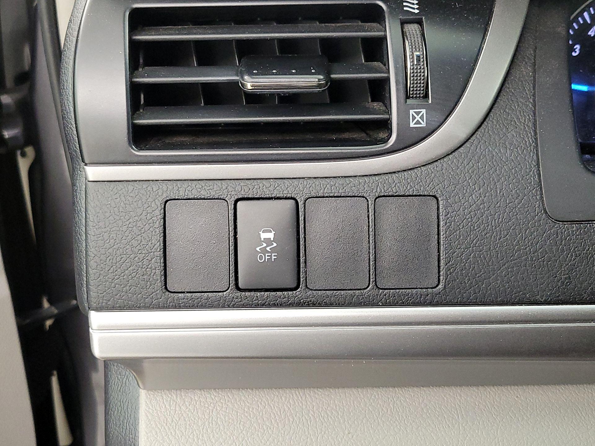 Thumbnail: 2014 Toyota Camry - 13