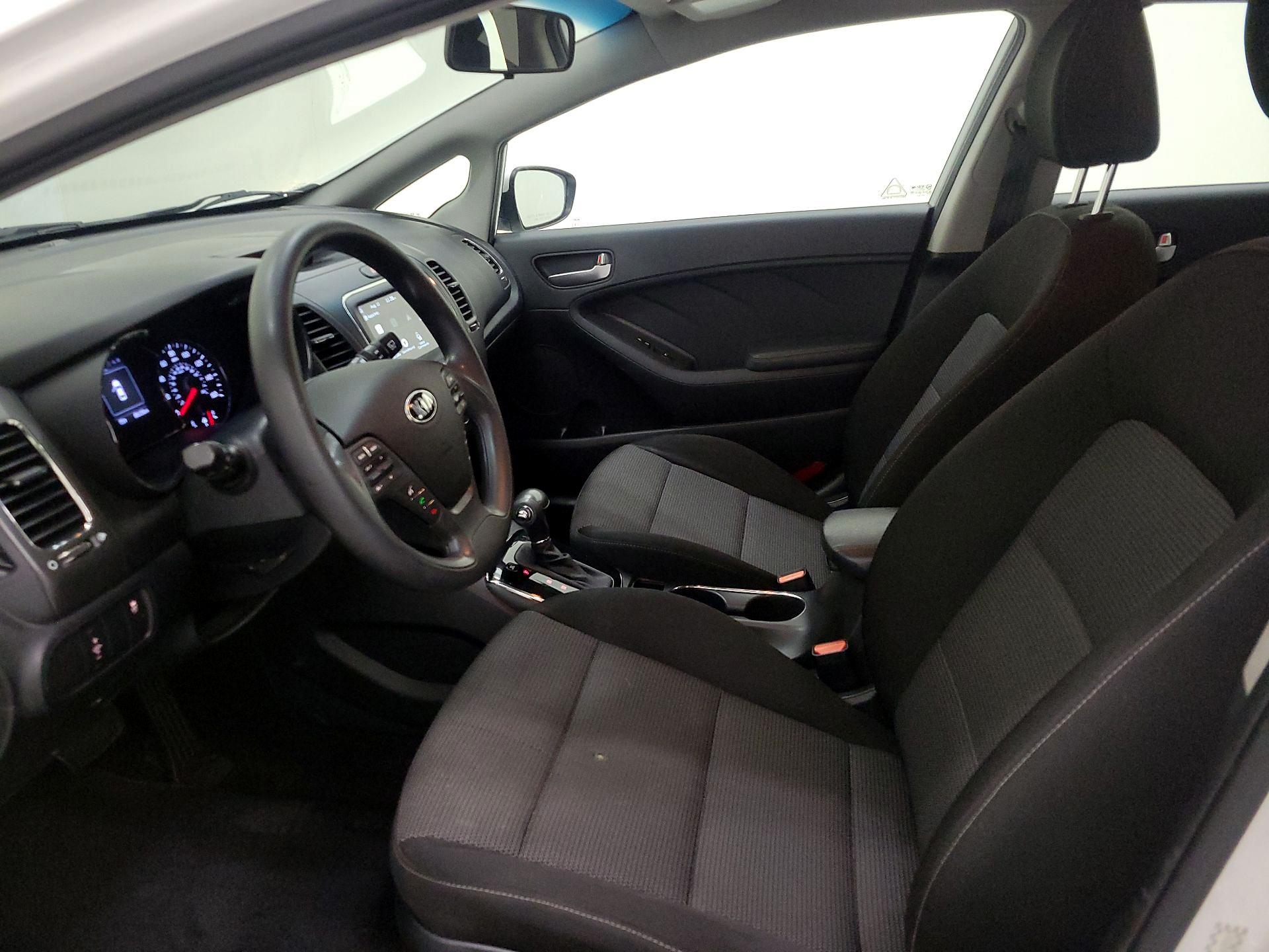 Thumbnail: 2017 Kia Forte - 11