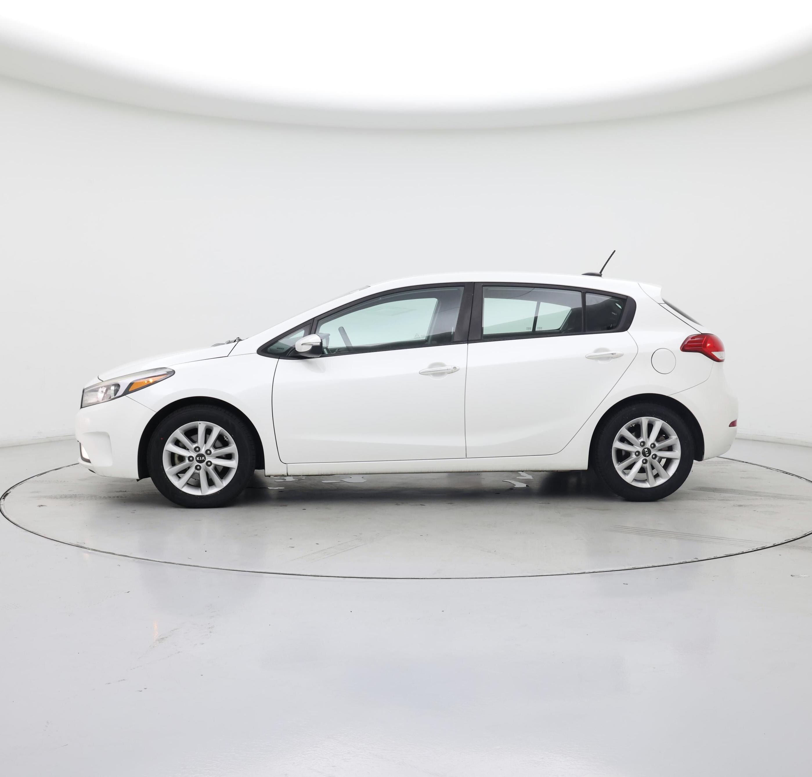 Thumbnail: 2017 Kia Forte - 3