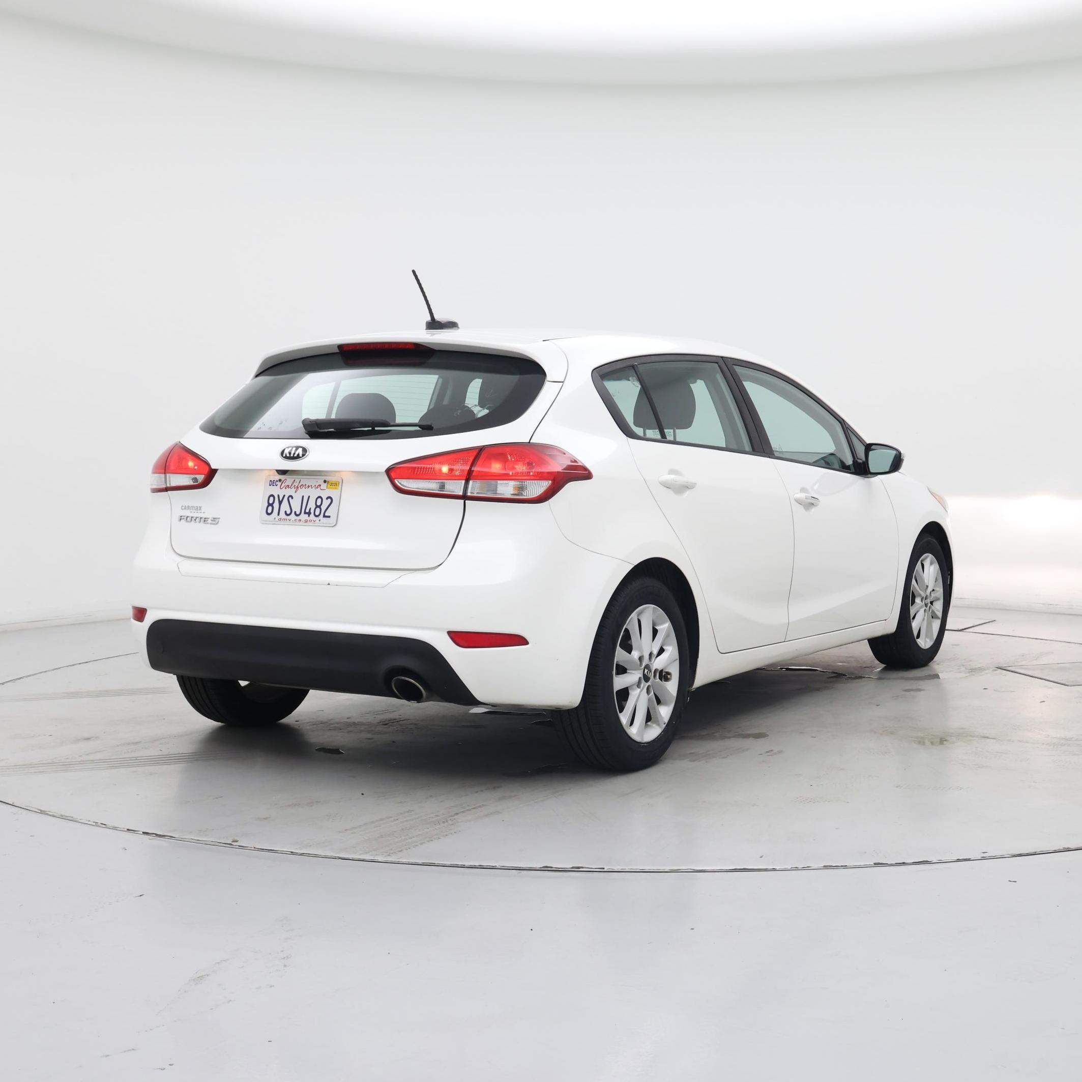 Thumbnail: 2017 Kia Forte - 8