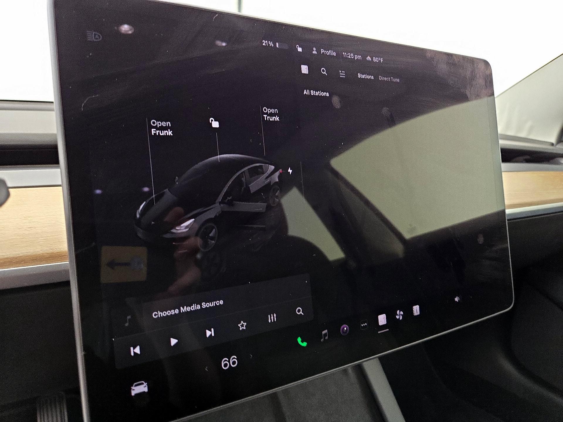 Thumbnail: 2022 Tesla Model 3 - 15