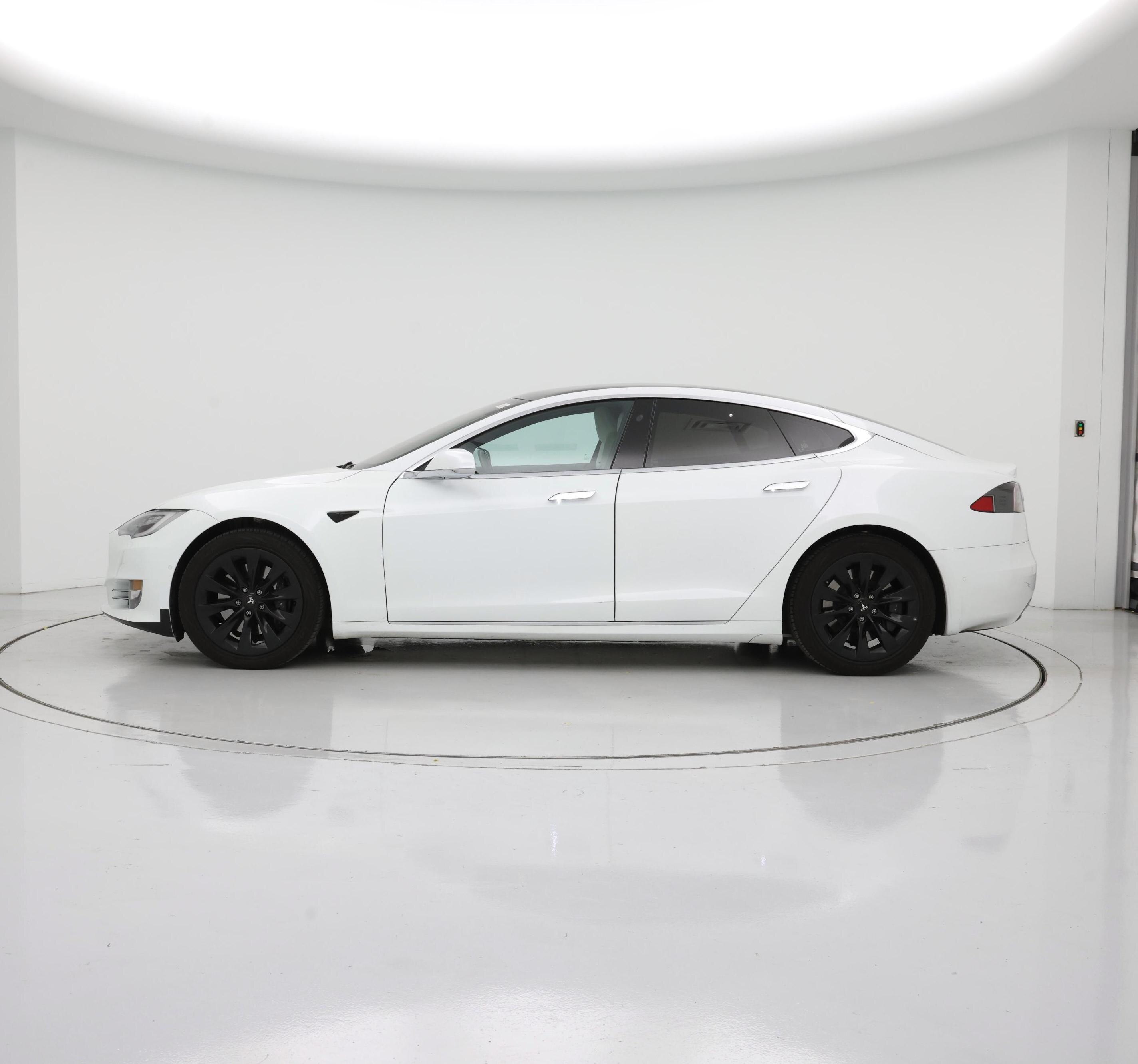 Thumbnail: 2020 Tesla Model S - 3