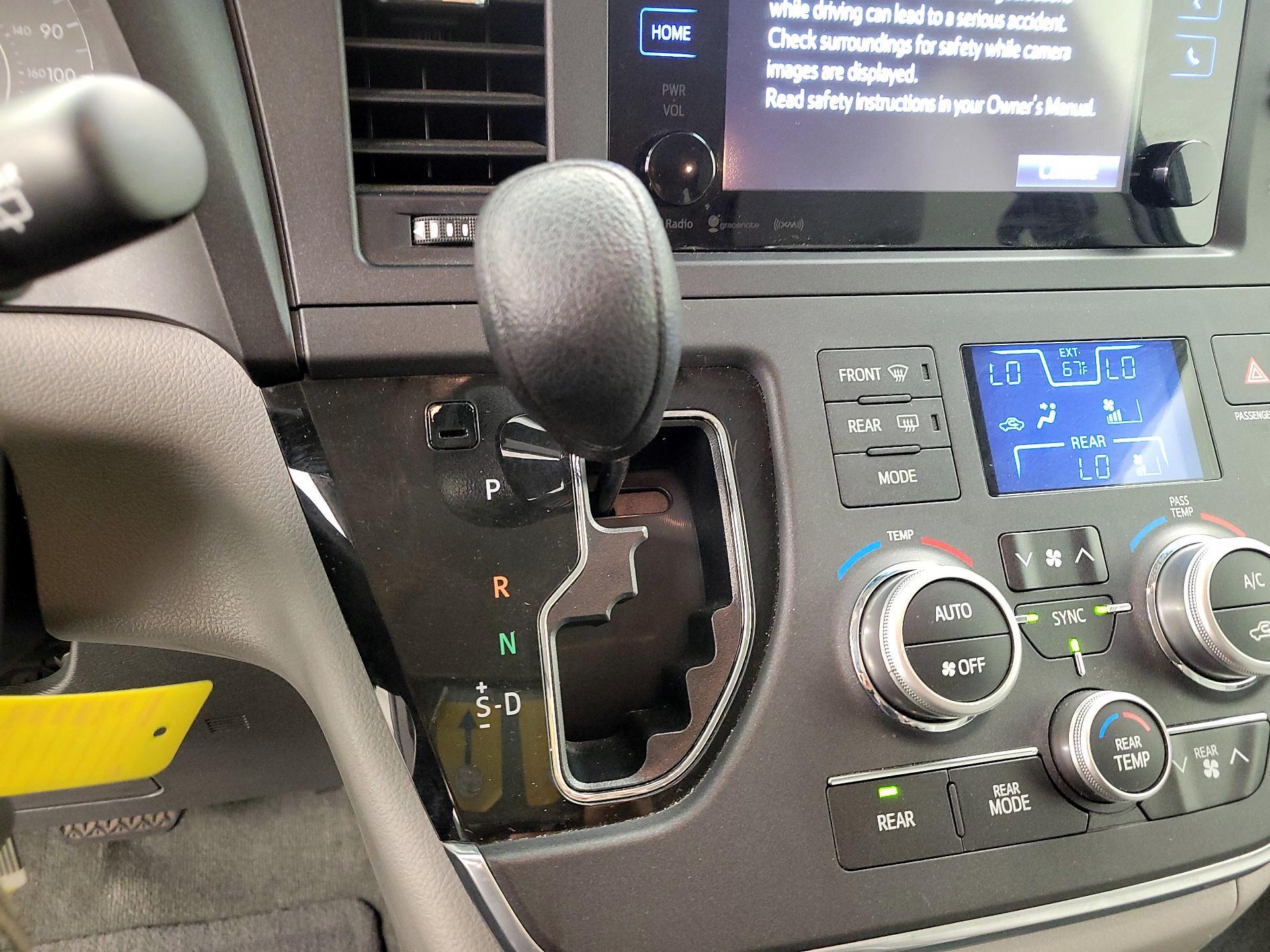 Thumbnail: 2017 Toyota Sienna - 16