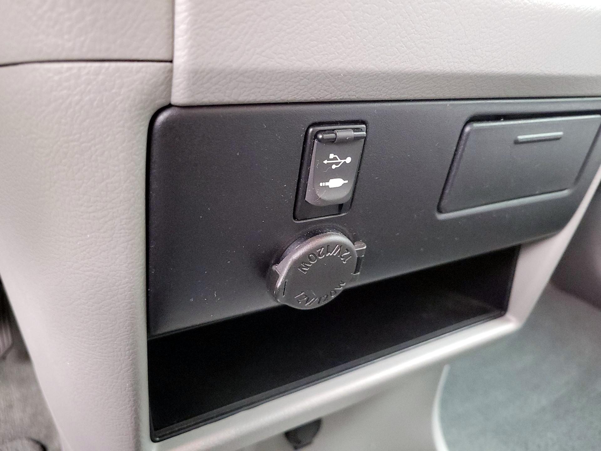 Thumbnail: 2017 Toyota Sienna - 17