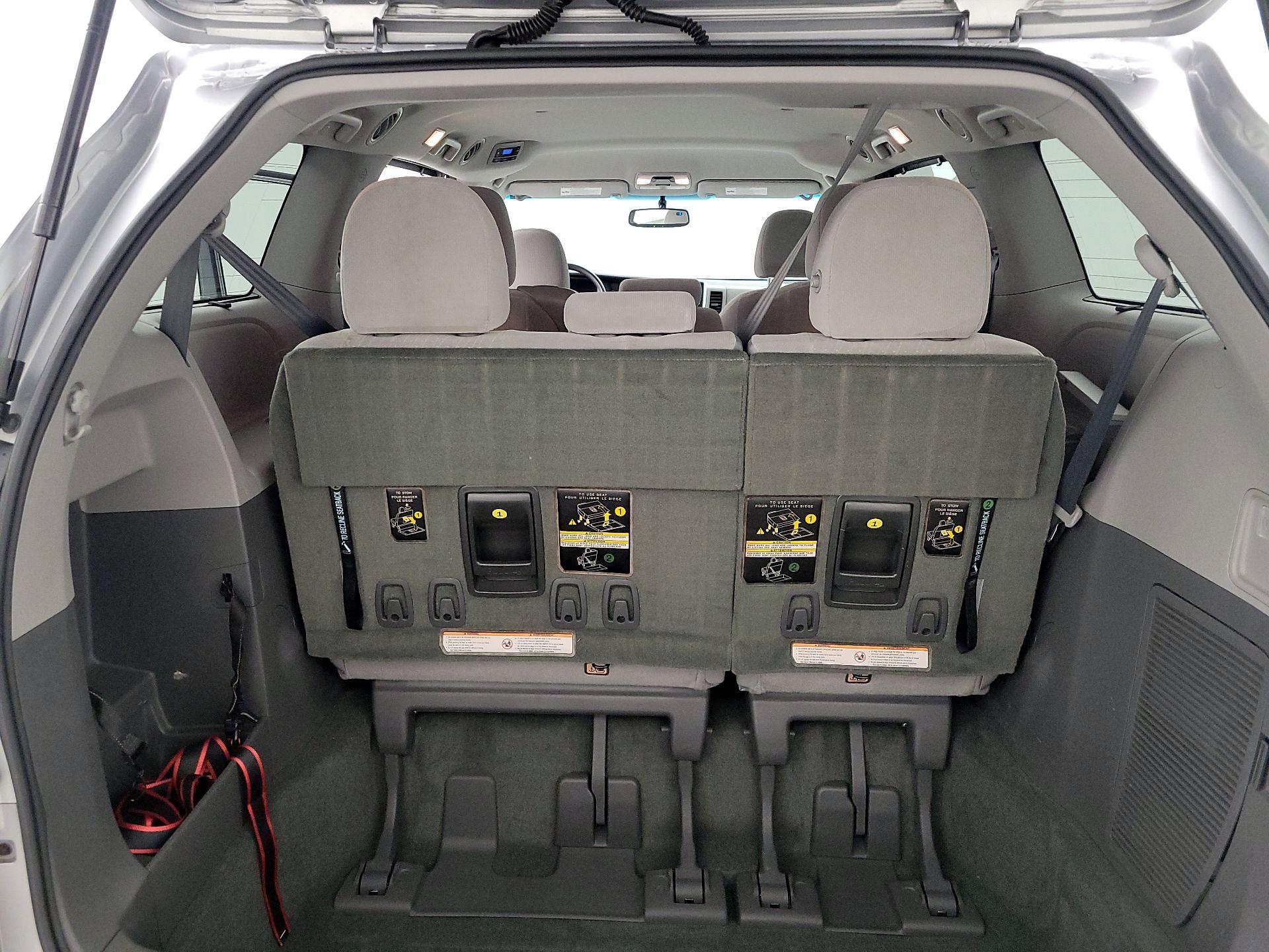 Thumbnail: 2017 Toyota Sienna - 19
