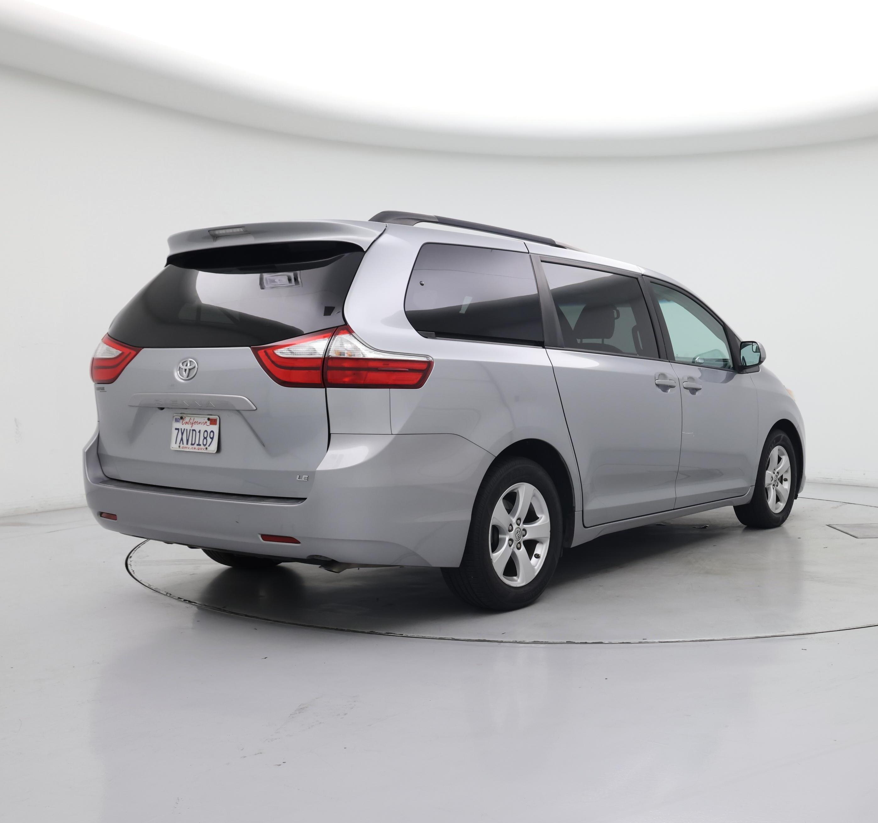 Thumbnail: 2017 Toyota Sienna - 8
