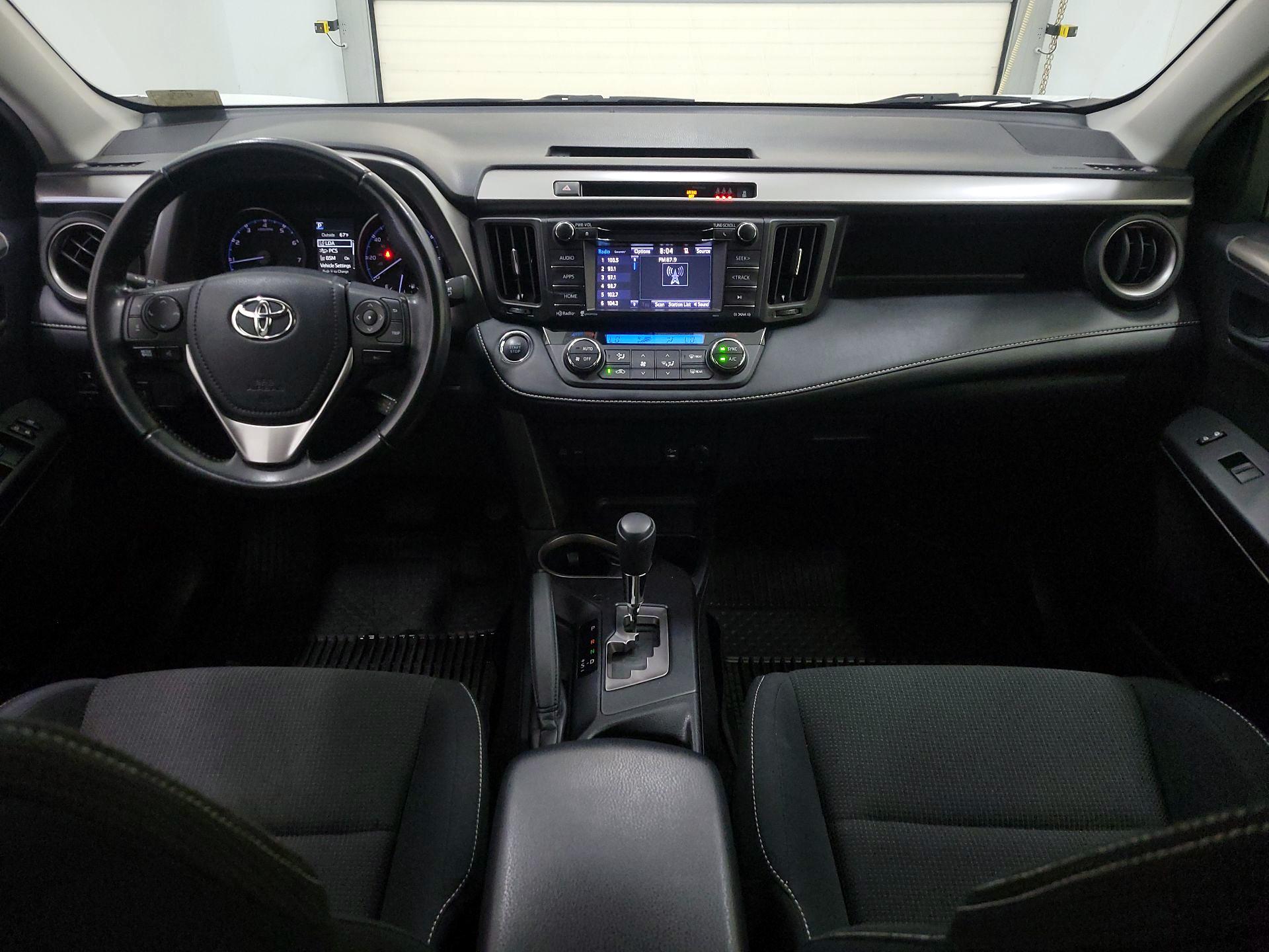 Thumbnail: 2018 Toyota RAV4 - 9
